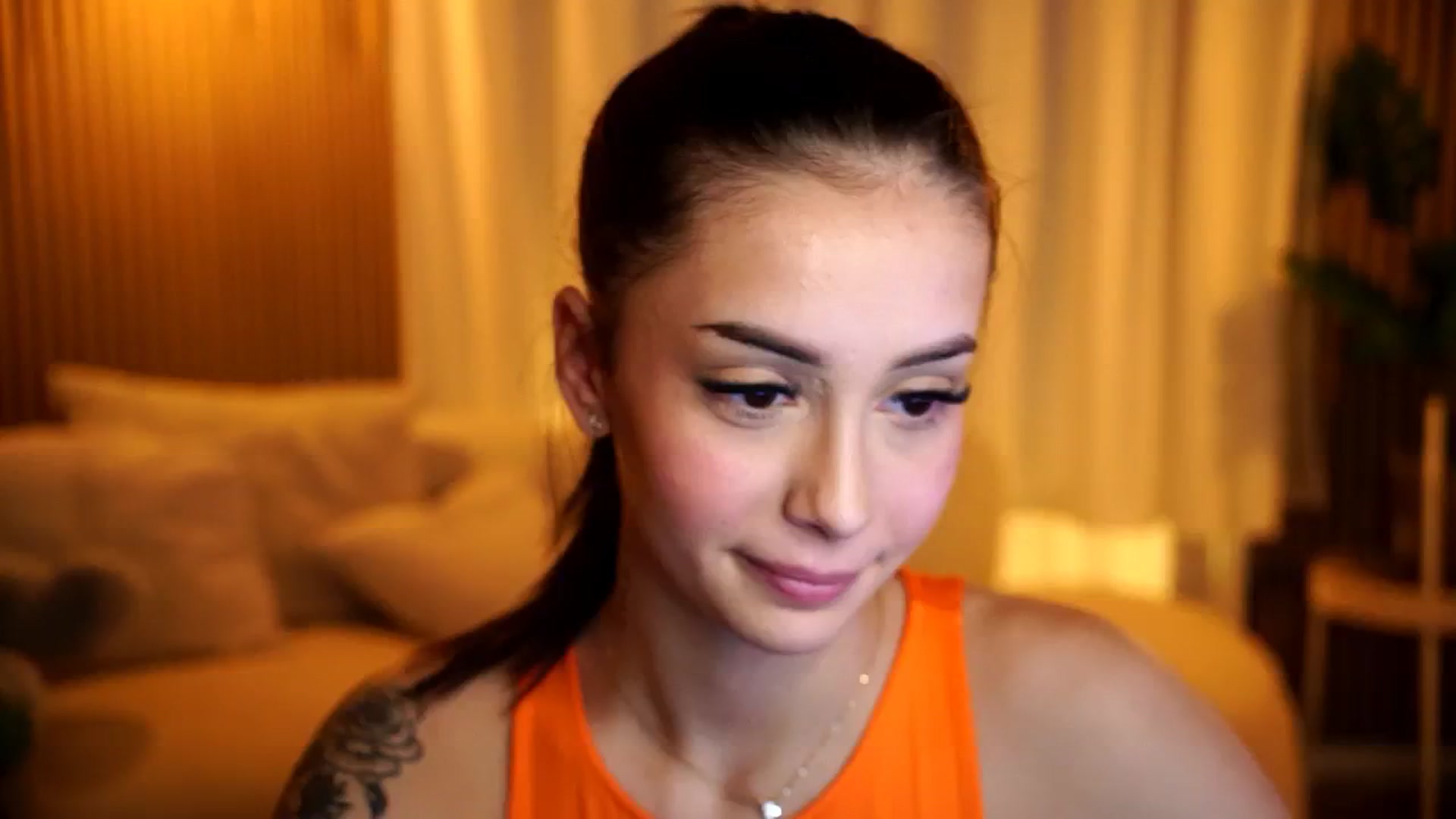 Gallery image thumbnail from Naomii18's myfreecams stream on, 11/25/2024, 18:05 image 13 of 20