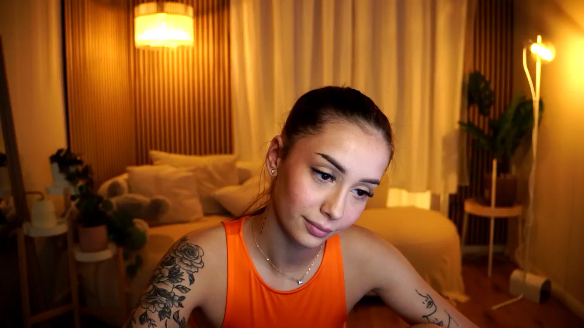 Gallery image thumbnail from Naomii18's myfreecams stream on, 11/25/2024, 18:05 image 10 of 20
