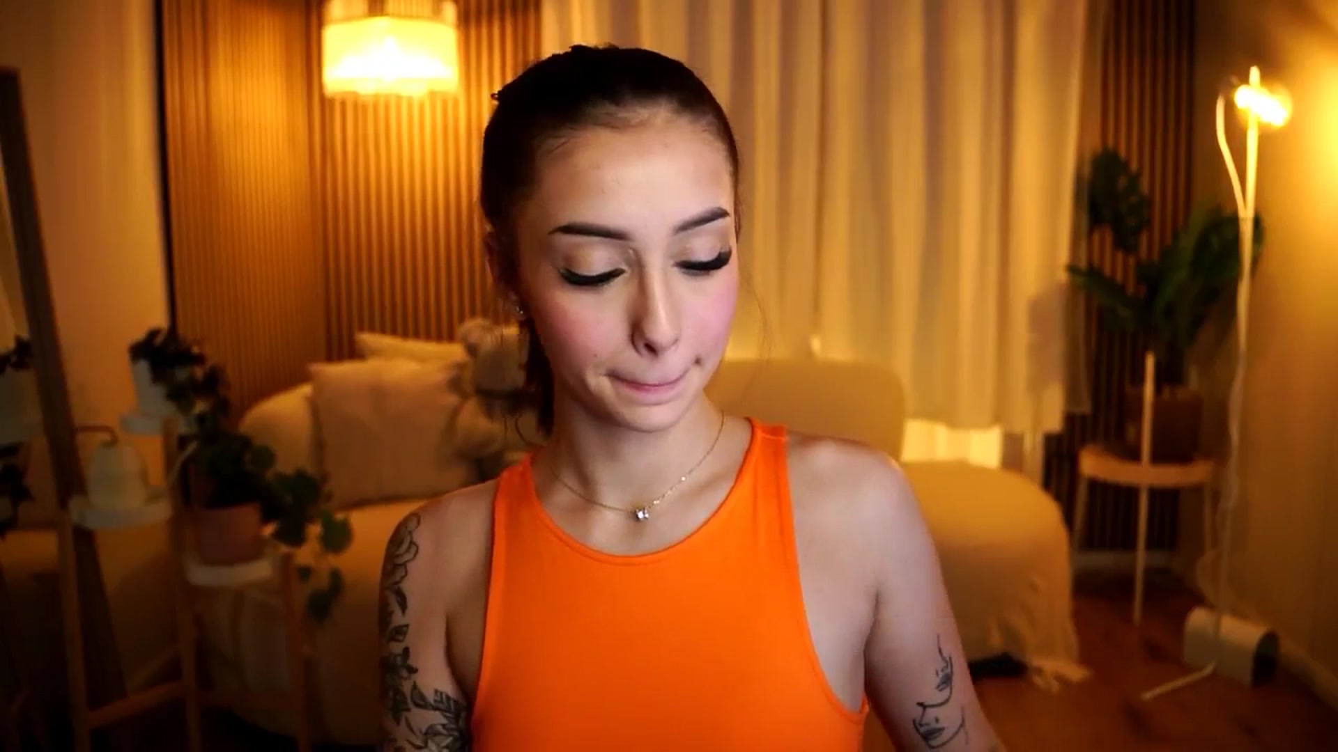 Gallery image thumbnail from Naomii18's myfreecams stream on, 11/25/2024, 18:05 image 4 of 20