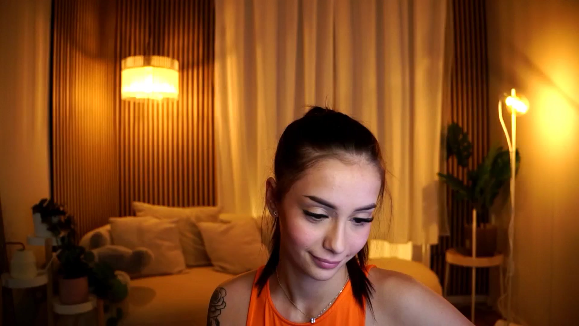 Gallery image thumbnail from Naomii18's myfreecams stream on, 11/25/2024, 18:05 image 15 of 20