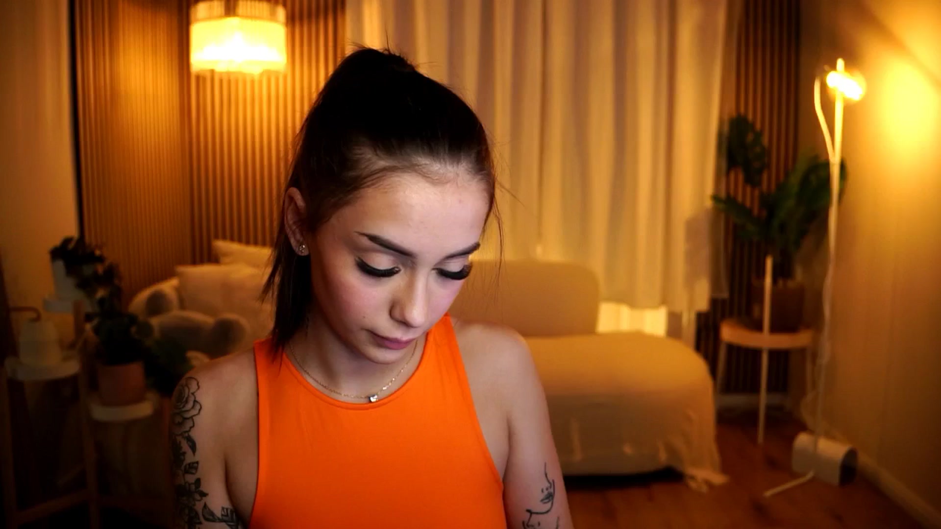 Gallery image thumbnail from Naomii18's myfreecams stream on, 11/25/2024, 18:05 image 17 of 20