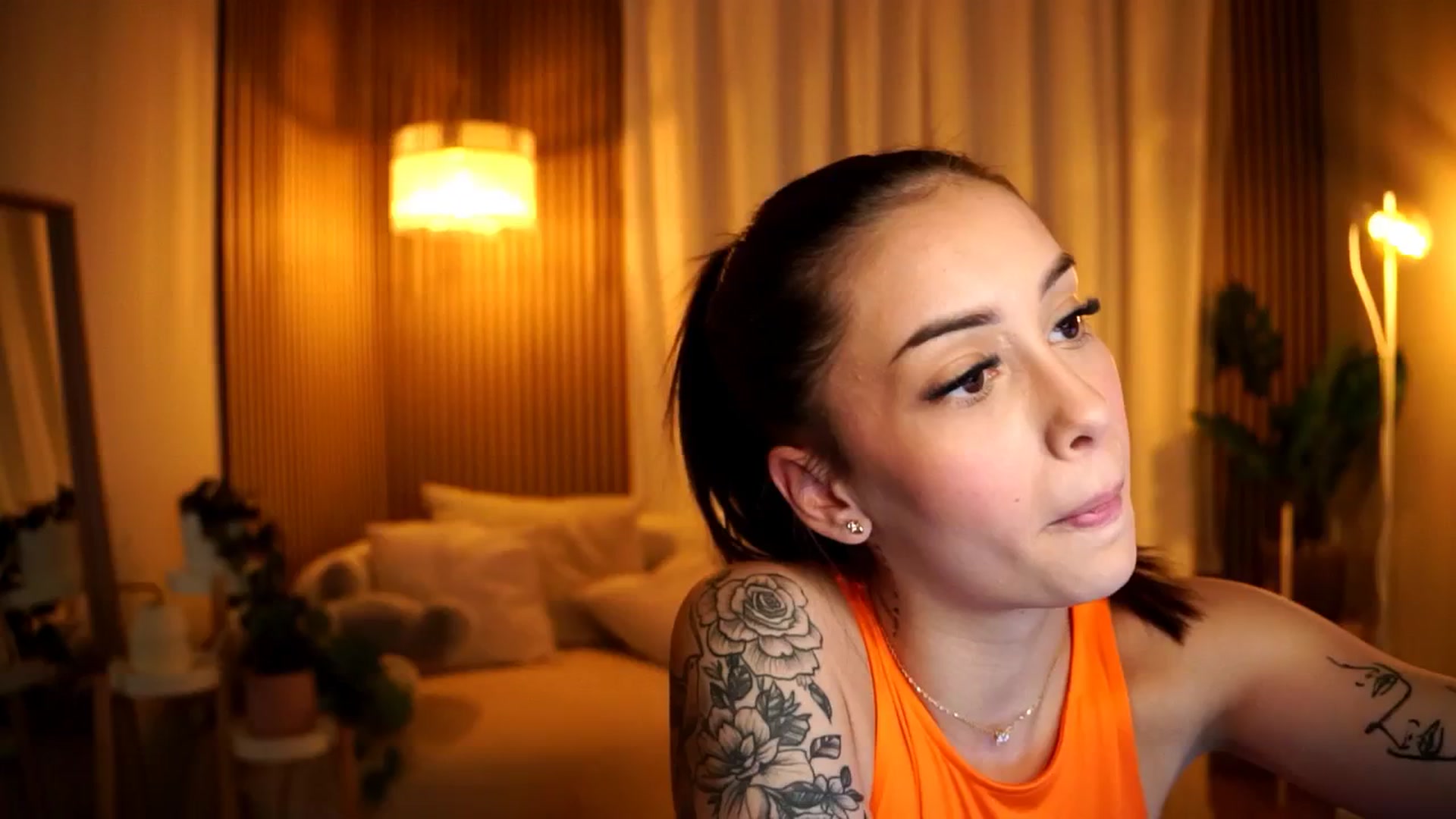 Gallery image thumbnail from Naomii18's myfreecams stream on, 11/25/2024, 18:05 image 12 of 20
