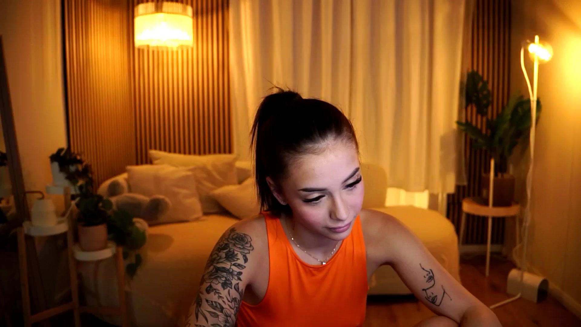Gallery image thumbnail from Naomii18's myfreecams stream on, 11/25/2024, 18:05 image 11 of 20
