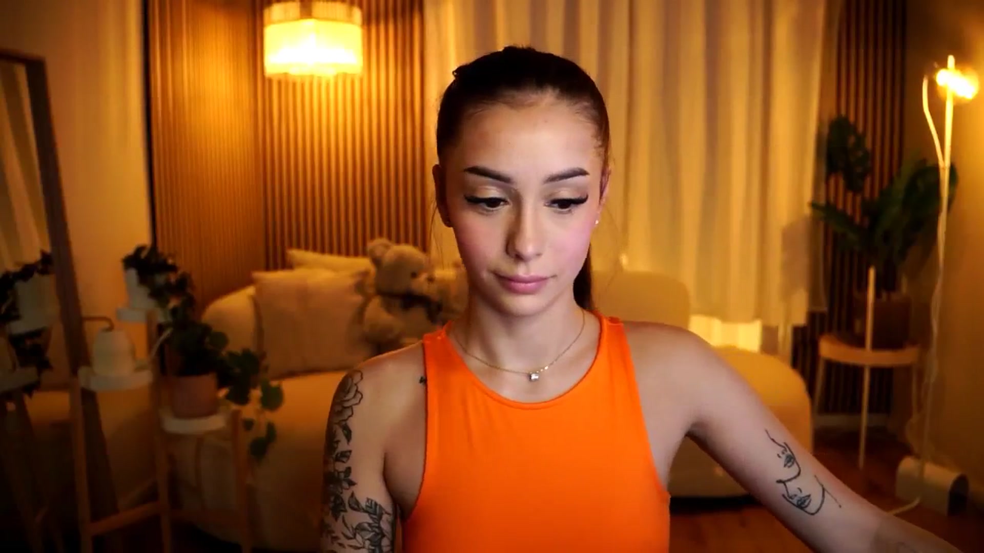 Gallery image thumbnail from Naomii18's myfreecams stream on, 11/25/2024, 18:05 image 6 of 20