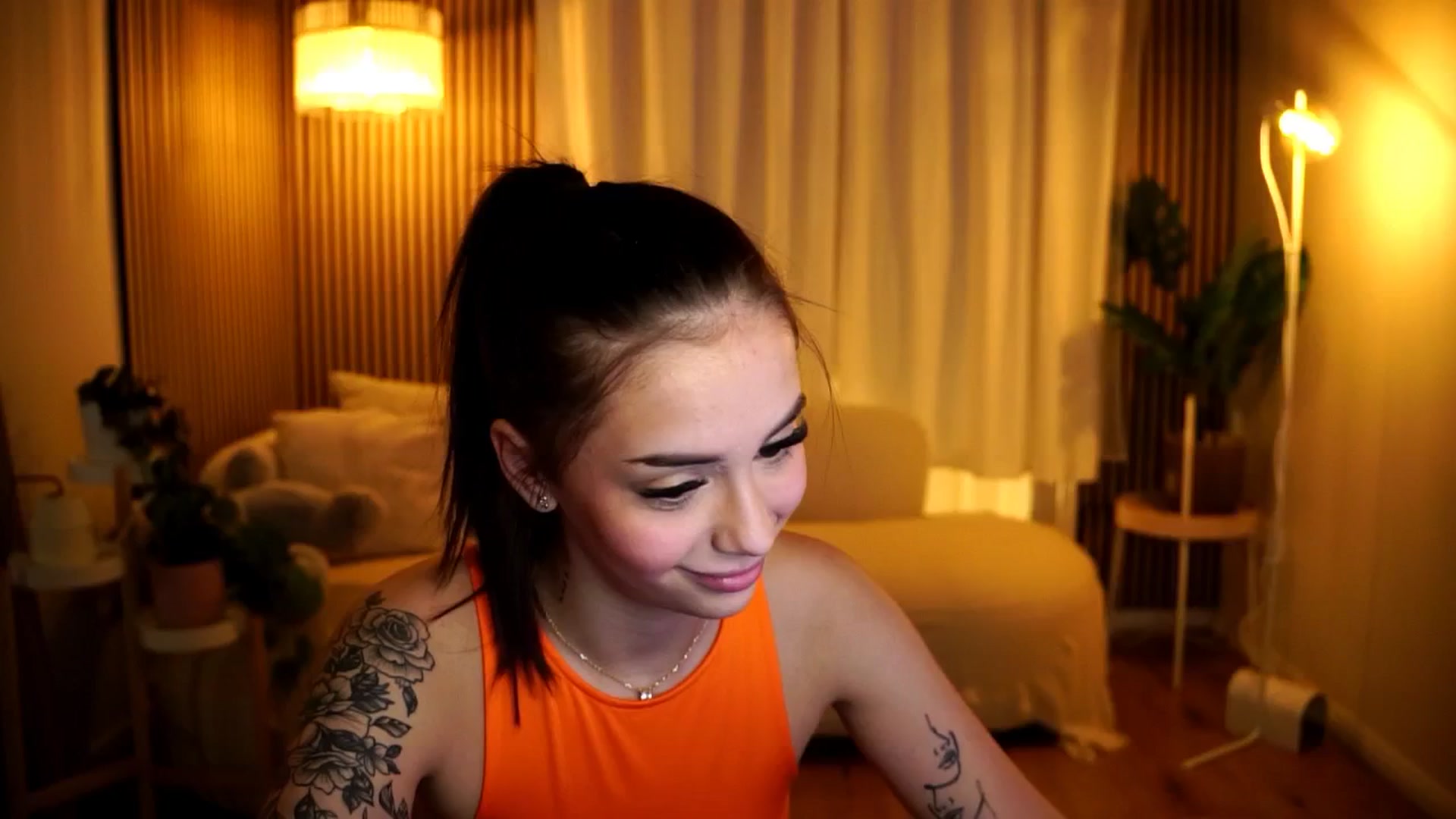 Gallery image thumbnail from Naomii18's myfreecams stream on, 11/25/2024, 18:05 image 16 of 20