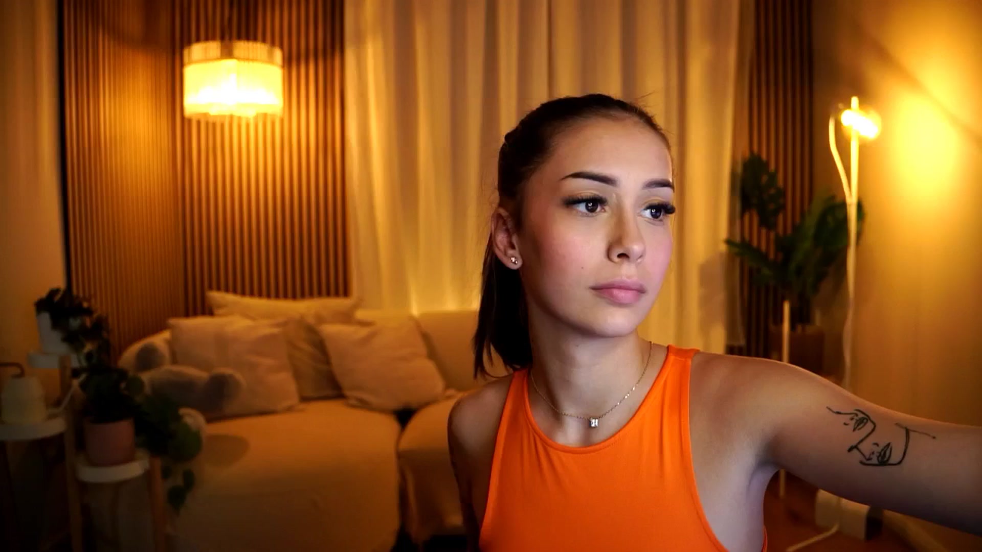 Gallery image thumbnail from Naomii18's myfreecams stream on, 11/25/2024, 18:05 image 14 of 20
