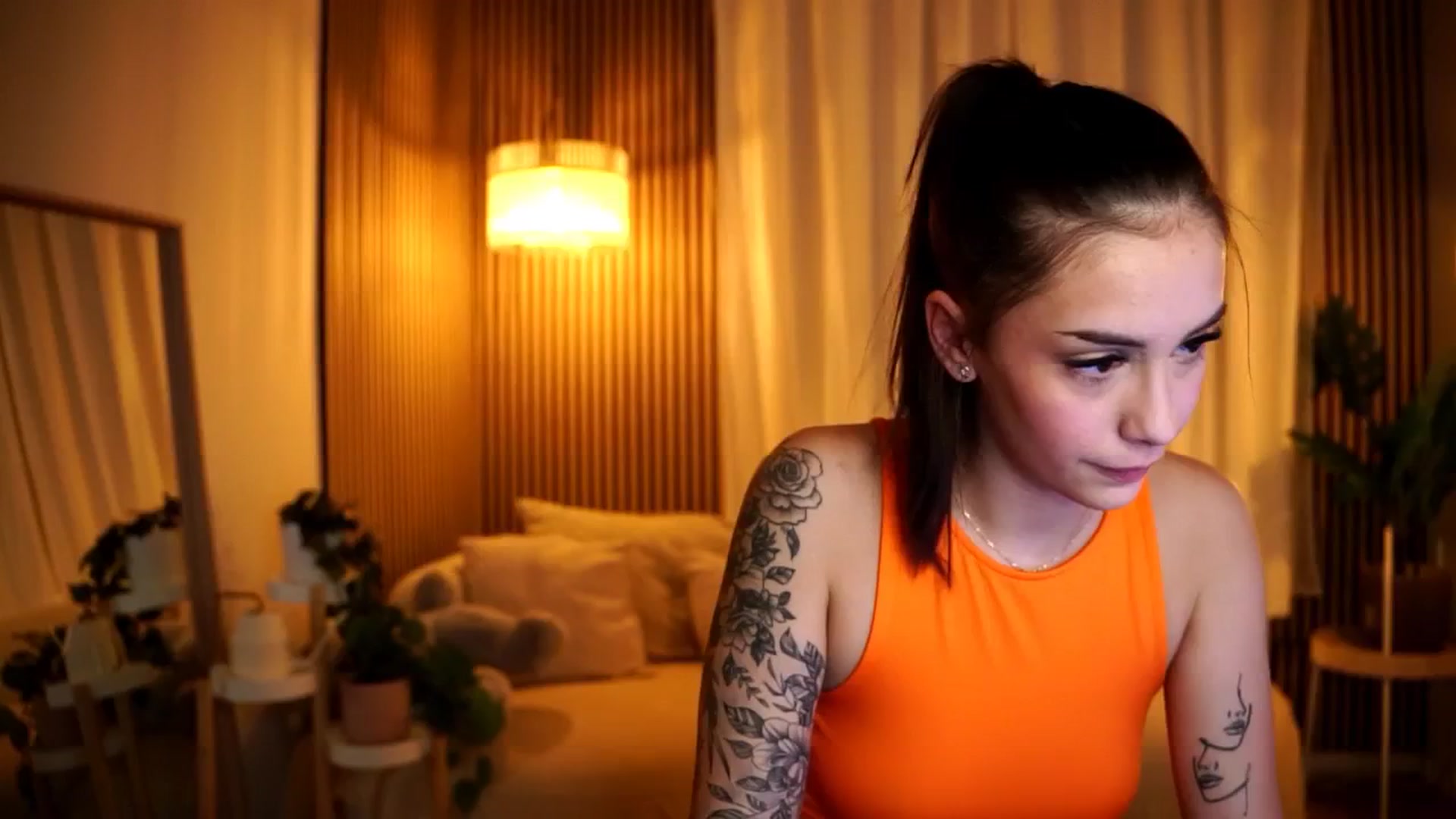 Gallery image thumbnail from Naomii18's myfreecams stream on, 11/25/2024, 20:34 image 8 of 20