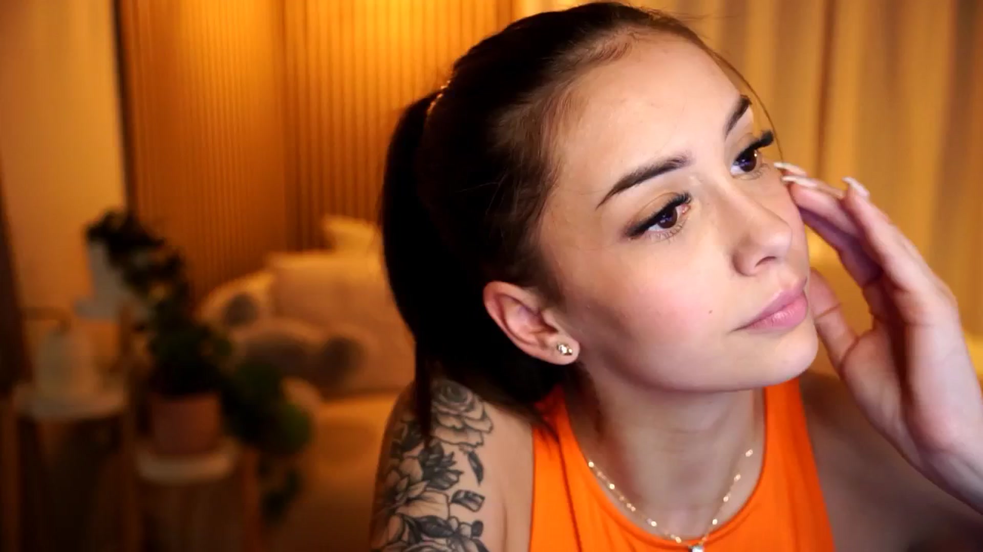 Gallery image thumbnail from Naomii18's myfreecams stream on, 11/25/2024, 20:34 image 7 of 20