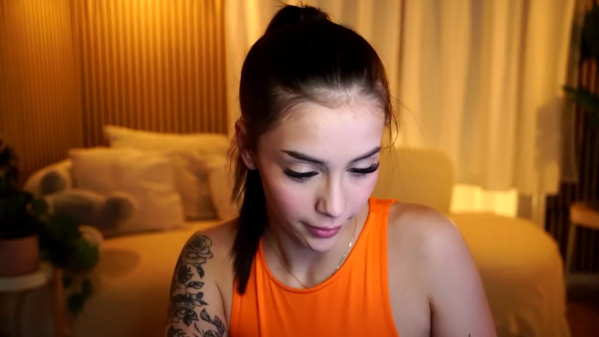 Gallery image thumbnail from Naomii18's myfreecams stream on, 11/25/2024, 20:34 image 10 of 20
