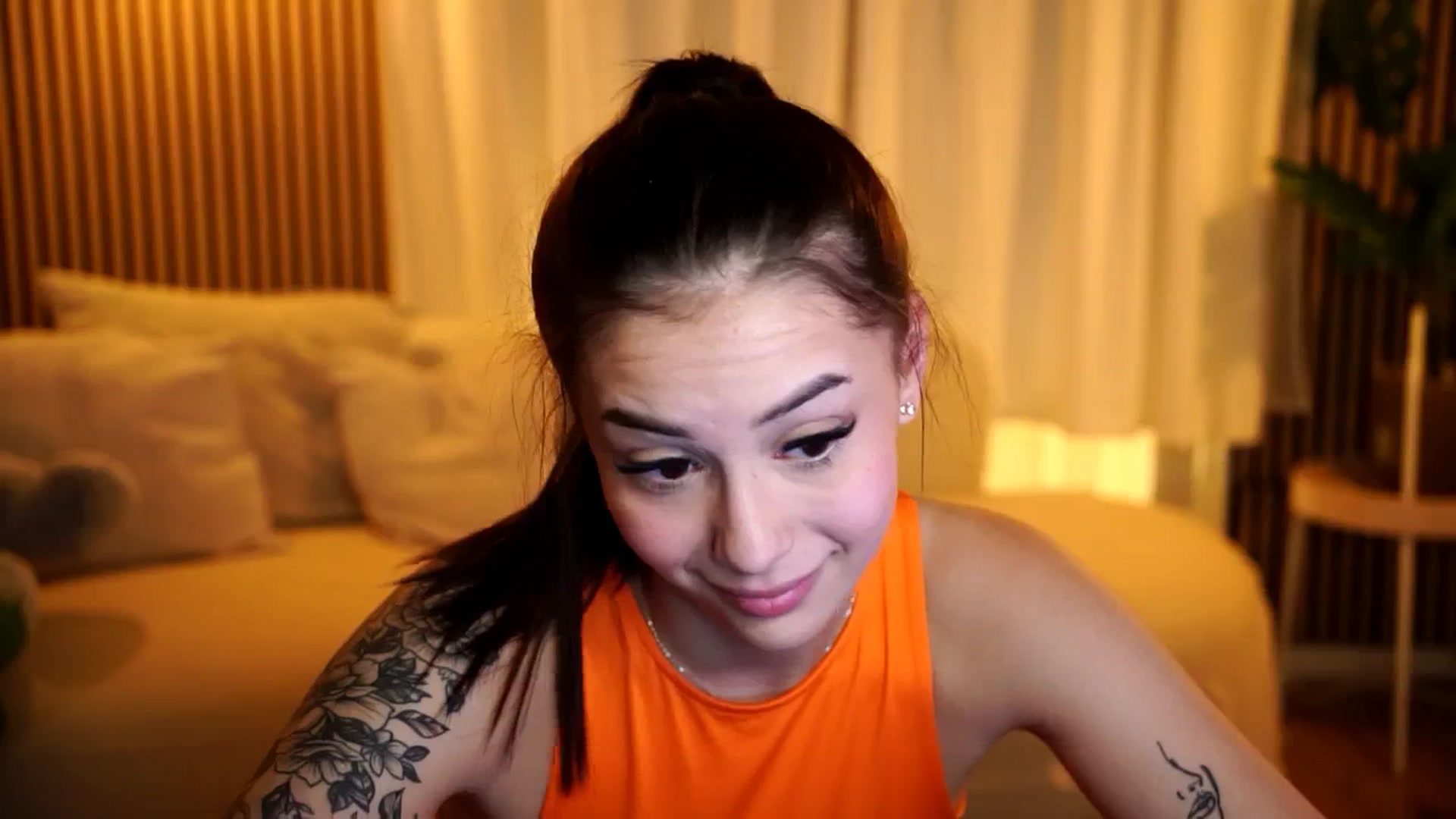 Gallery image thumbnail from Naomii18's myfreecams stream on, 11/25/2024, 20:34 image 15 of 20