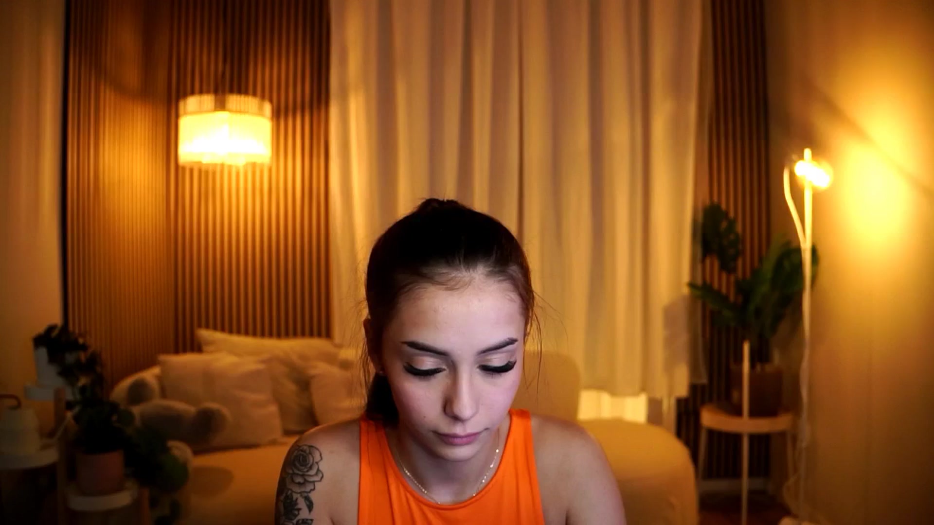 Gallery image thumbnail from Naomii18's myfreecams stream on, 11/25/2024, 20:34 image 17 of 20