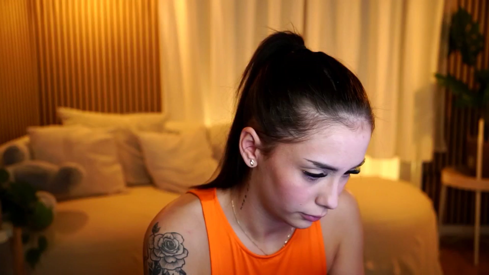 Gallery image thumbnail from Naomii18's myfreecams stream on, 11/25/2024, 20:34 image 1 of 20