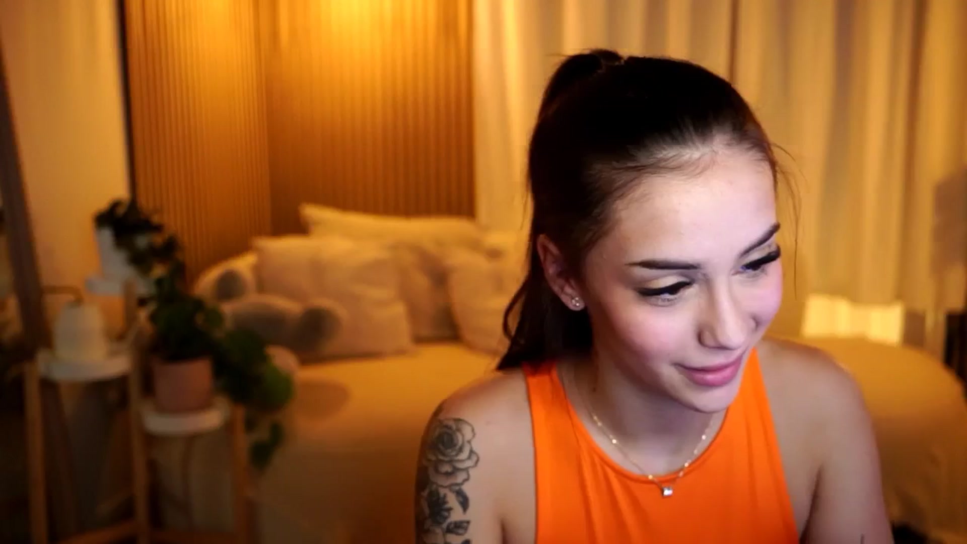 Gallery image thumbnail from Naomii18's myfreecams stream on, 11/25/2024, 20:34 image 13 of 20