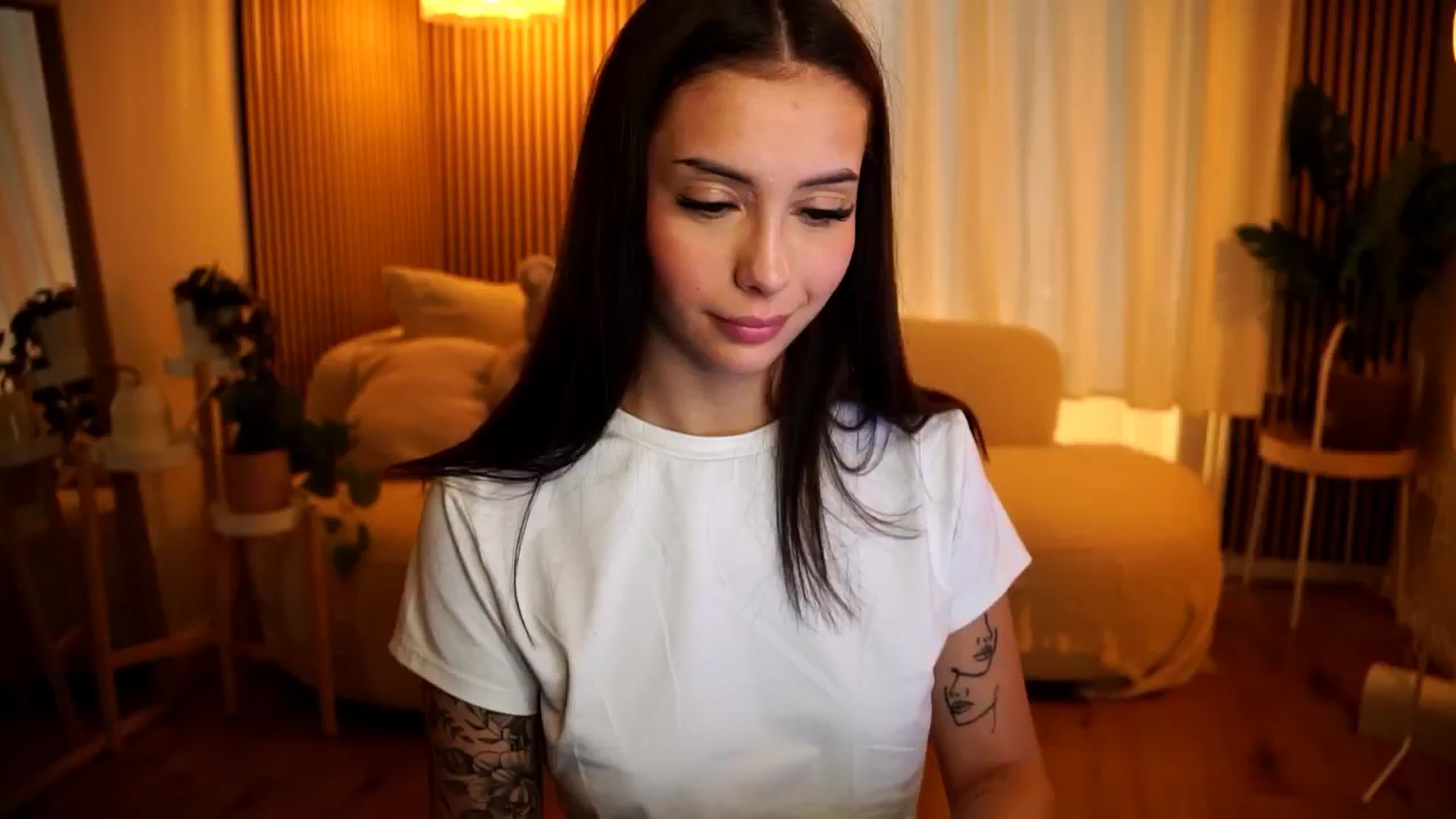 Gallery image thumbnail from Naomii18's myfreecams stream on, 11/30/2024, 08:45 image 8 of 20