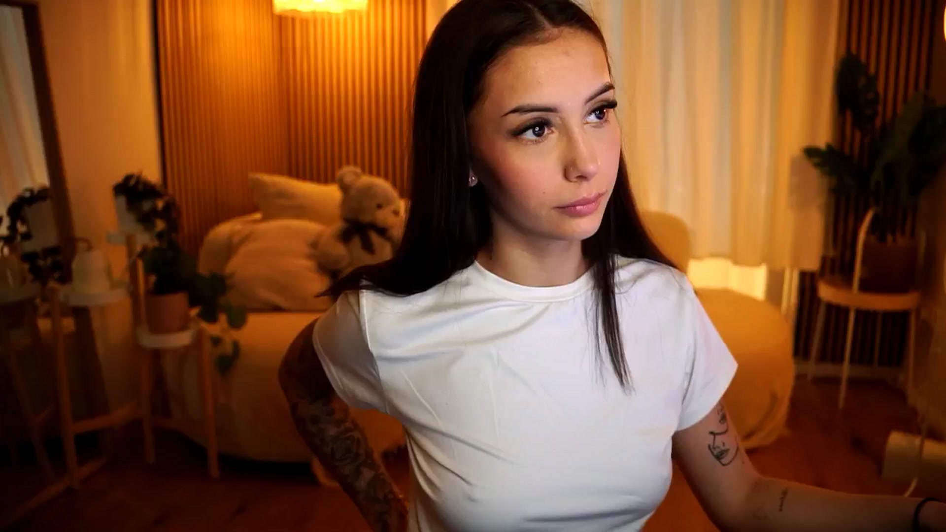 Gallery image thumbnail from Naomii18's myfreecams stream on, 11/30/2024, 08:45 image 7 of 20