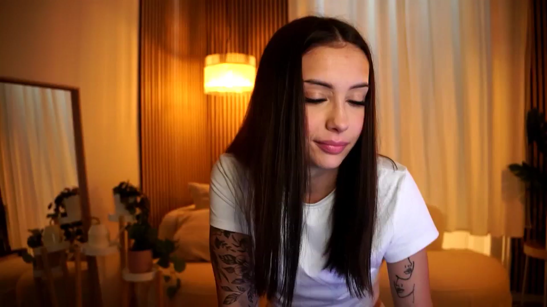 Gallery image thumbnail from Naomii18's myfreecams stream on, 11/30/2024, 08:45 image 1 of 20
