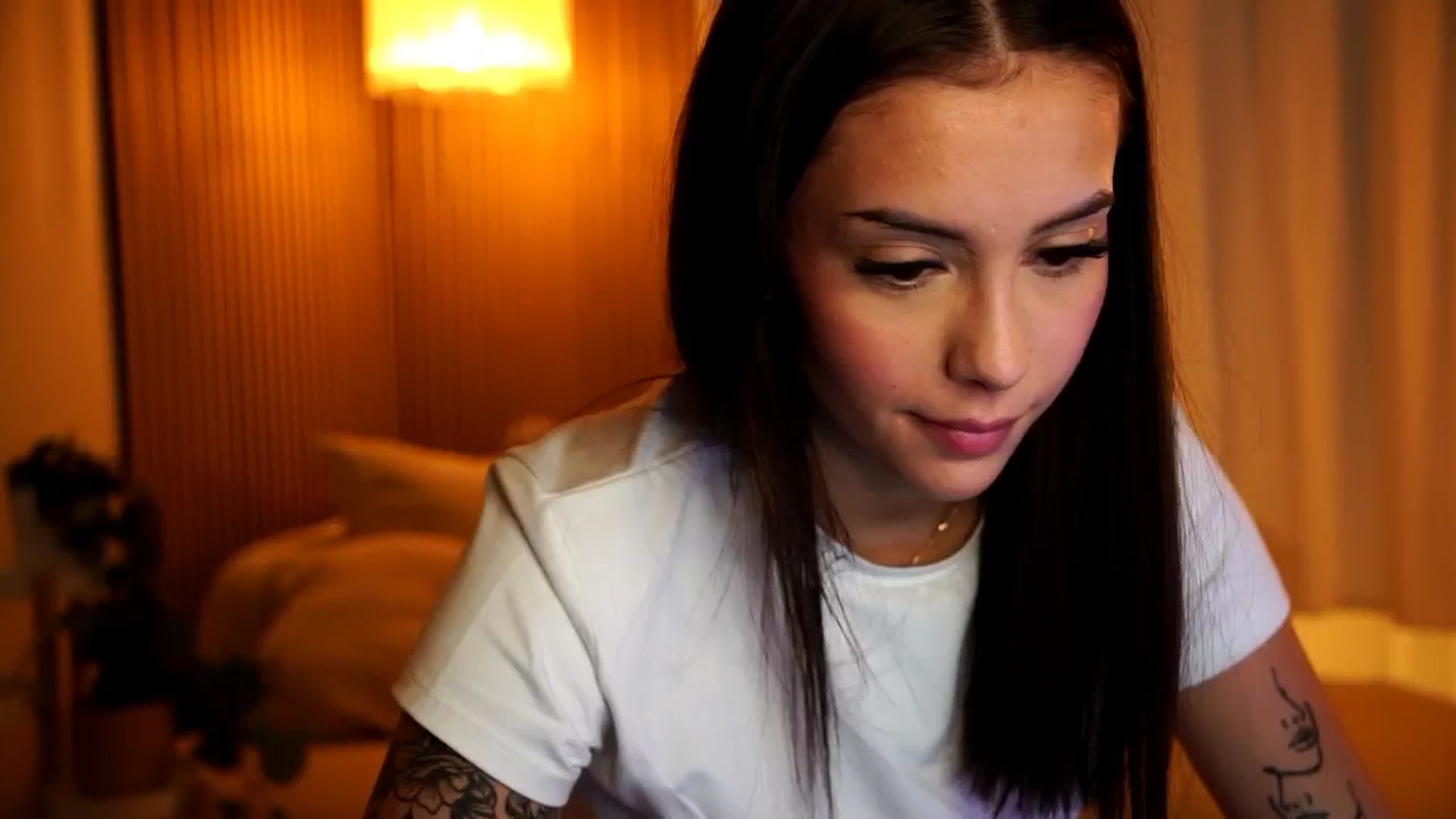 Gallery image thumbnail from Naomii18's myfreecams stream on, 11/30/2024, 09:30 image 12 of 20