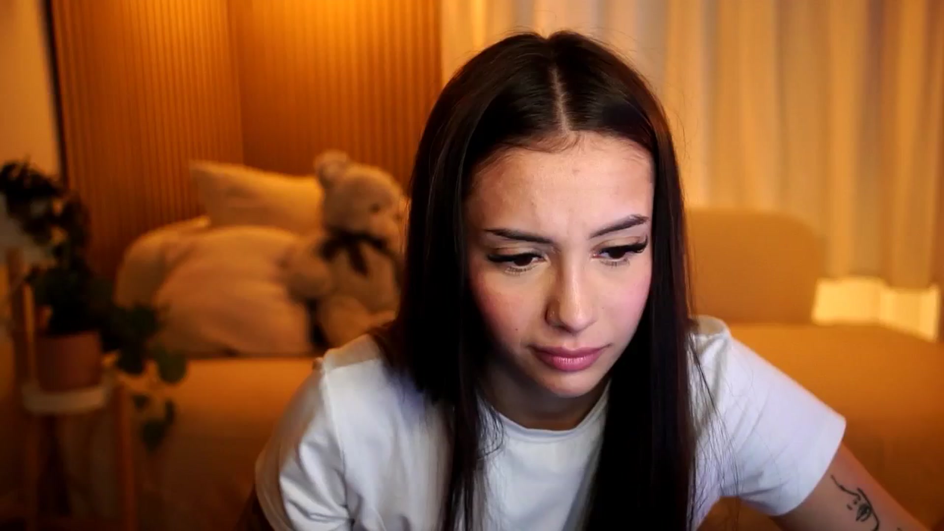 Gallery image thumbnail from Naomii18's myfreecams stream on, 11/30/2024, 09:30 image 20 of 20