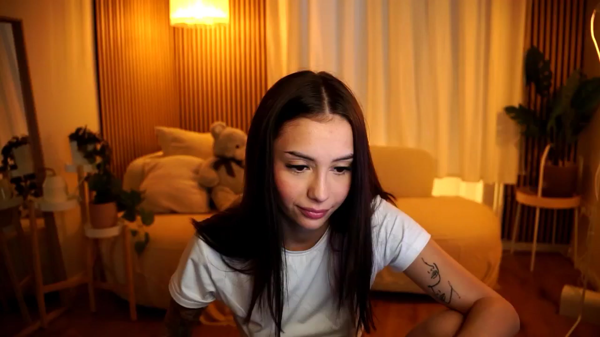 Gallery image thumbnail from Naomii18's myfreecams stream on, 11/30/2024, 09:30 image 2 of 20