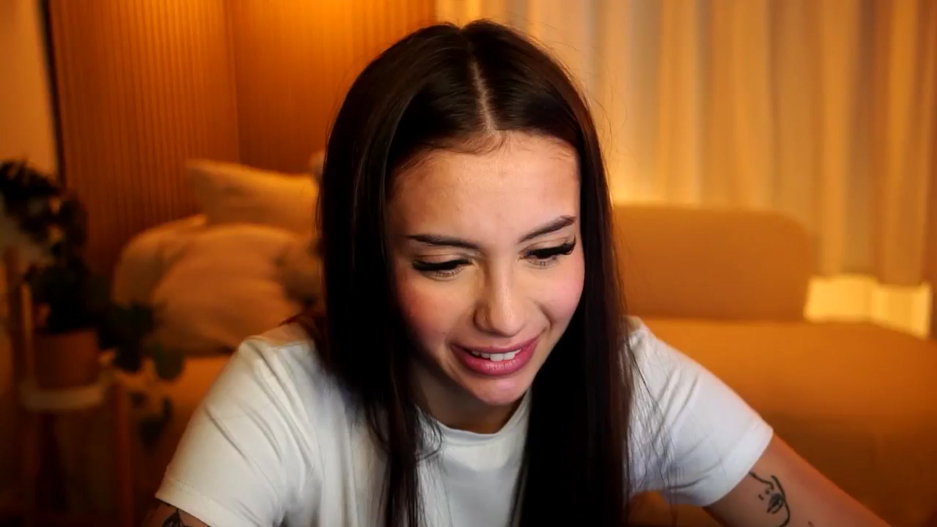Gallery image thumbnail from Naomii18's myfreecams stream on, 11/30/2024, 09:30 image 17 of 20