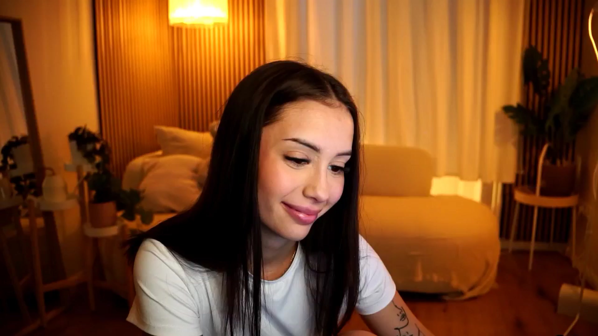Gallery image thumbnail from Naomii18's myfreecams stream on, 11/30/2024, 09:30 image 1 of 20