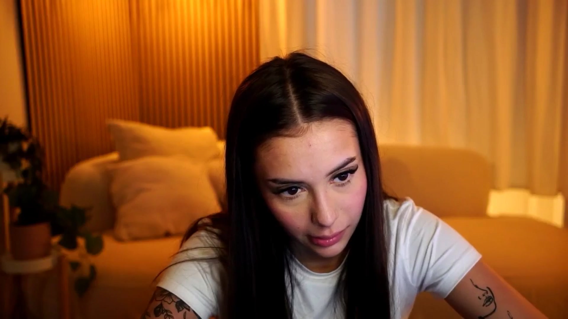 Gallery image thumbnail from Naomii18's myfreecams stream on, 11/30/2024, 11:42 image 8 of 20