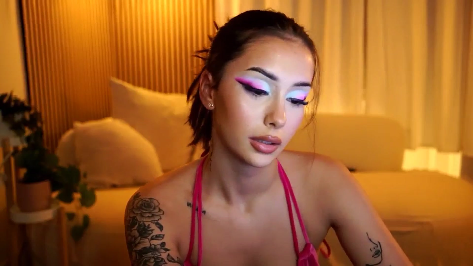 Gallery image thumbnail from Naomii18's myfreecams stream on, 12/04/2024, 20:30 image 18 of 20