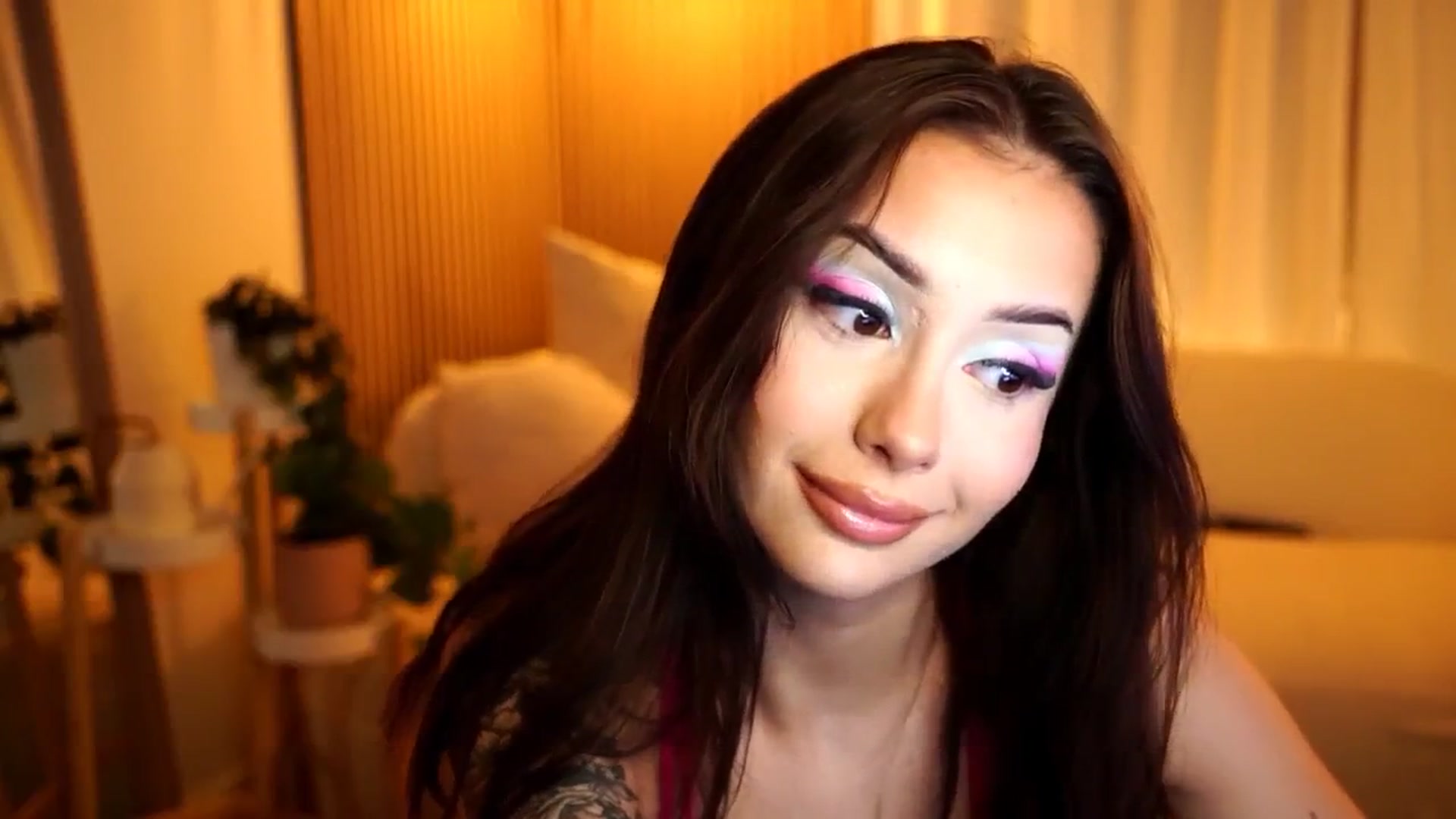 Gallery image thumbnail from Naomii18's myfreecams stream on, 12/04/2024, 20:30 image 13 of 20