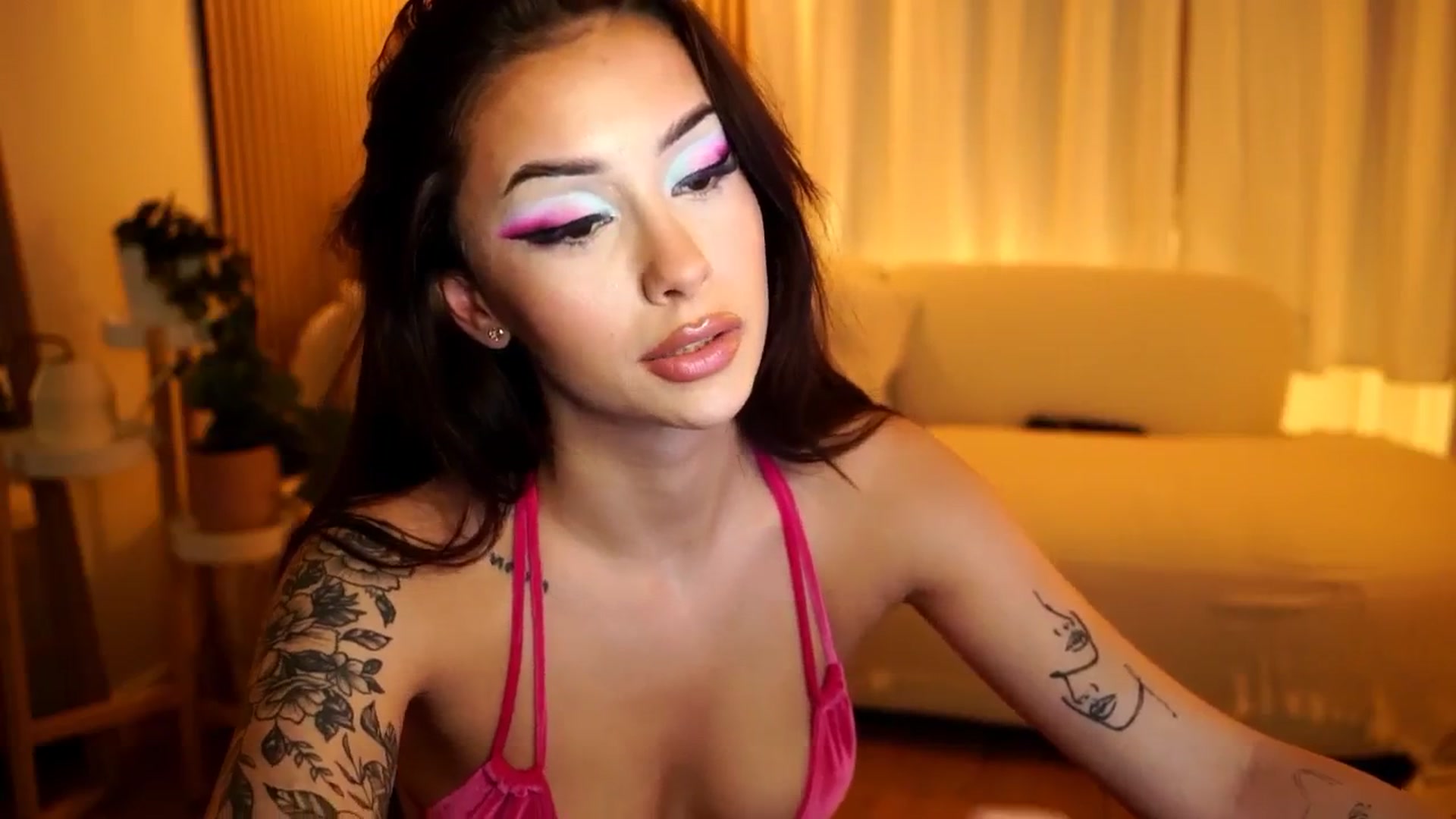 Gallery image thumbnail from Naomii18's myfreecams stream on, 12/04/2024, 20:30 image 16 of 20
