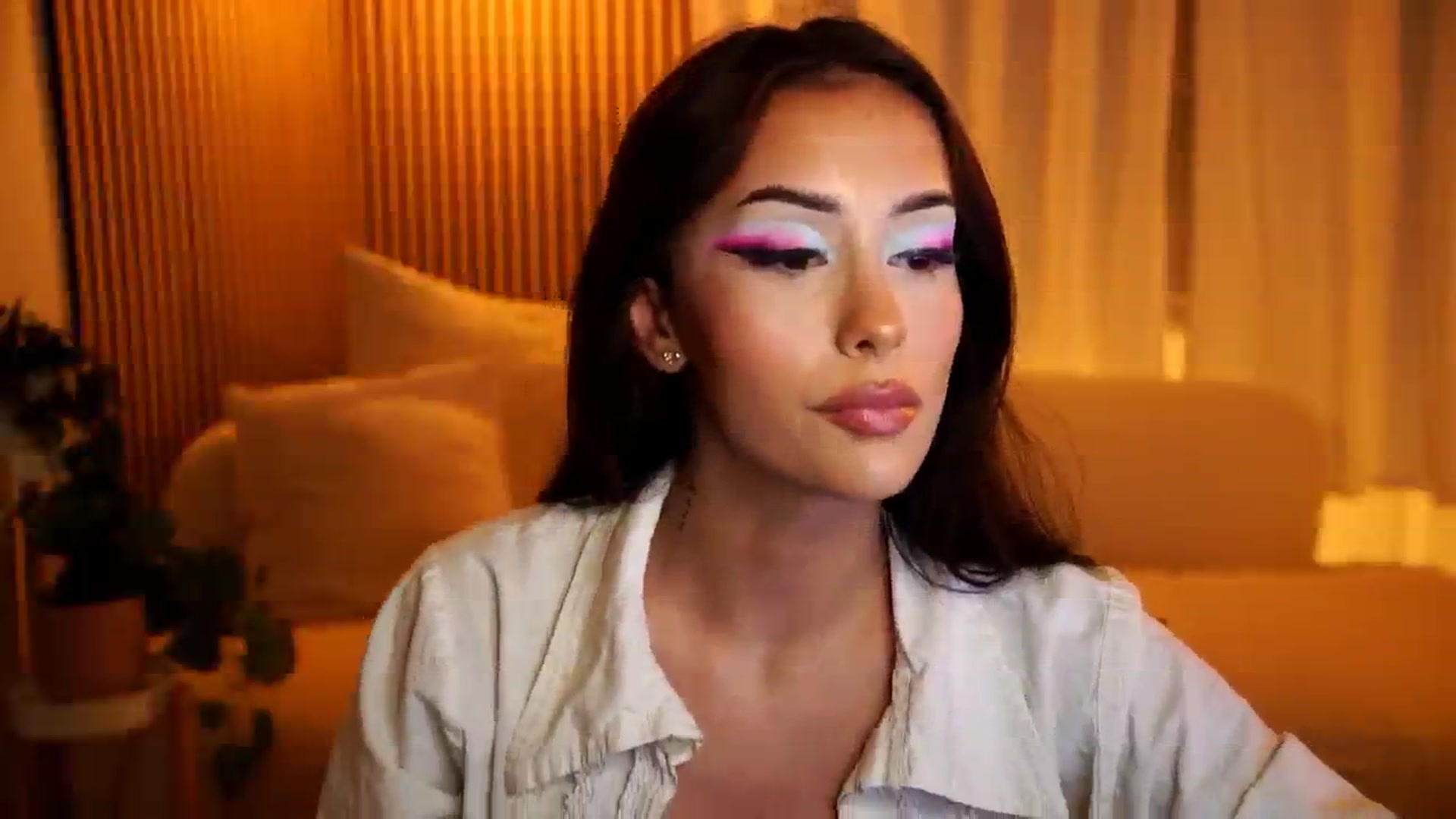 Gallery image thumbnail from Naomii18's myfreecams stream on, 12/04/2024, 20:30 image 3 of 20
