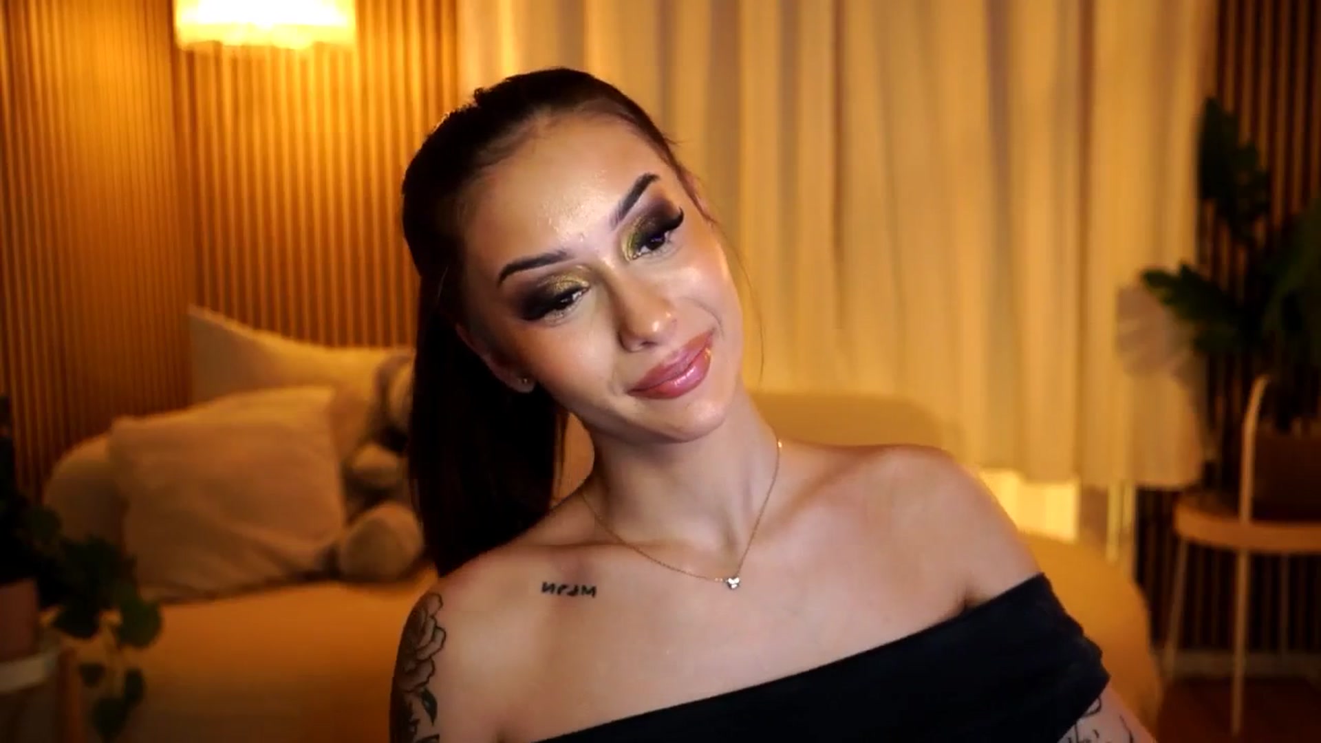 Gallery image thumbnail from Naomii18's myfreecams stream on, 12/05/2024, 19:14 image 4 of 20