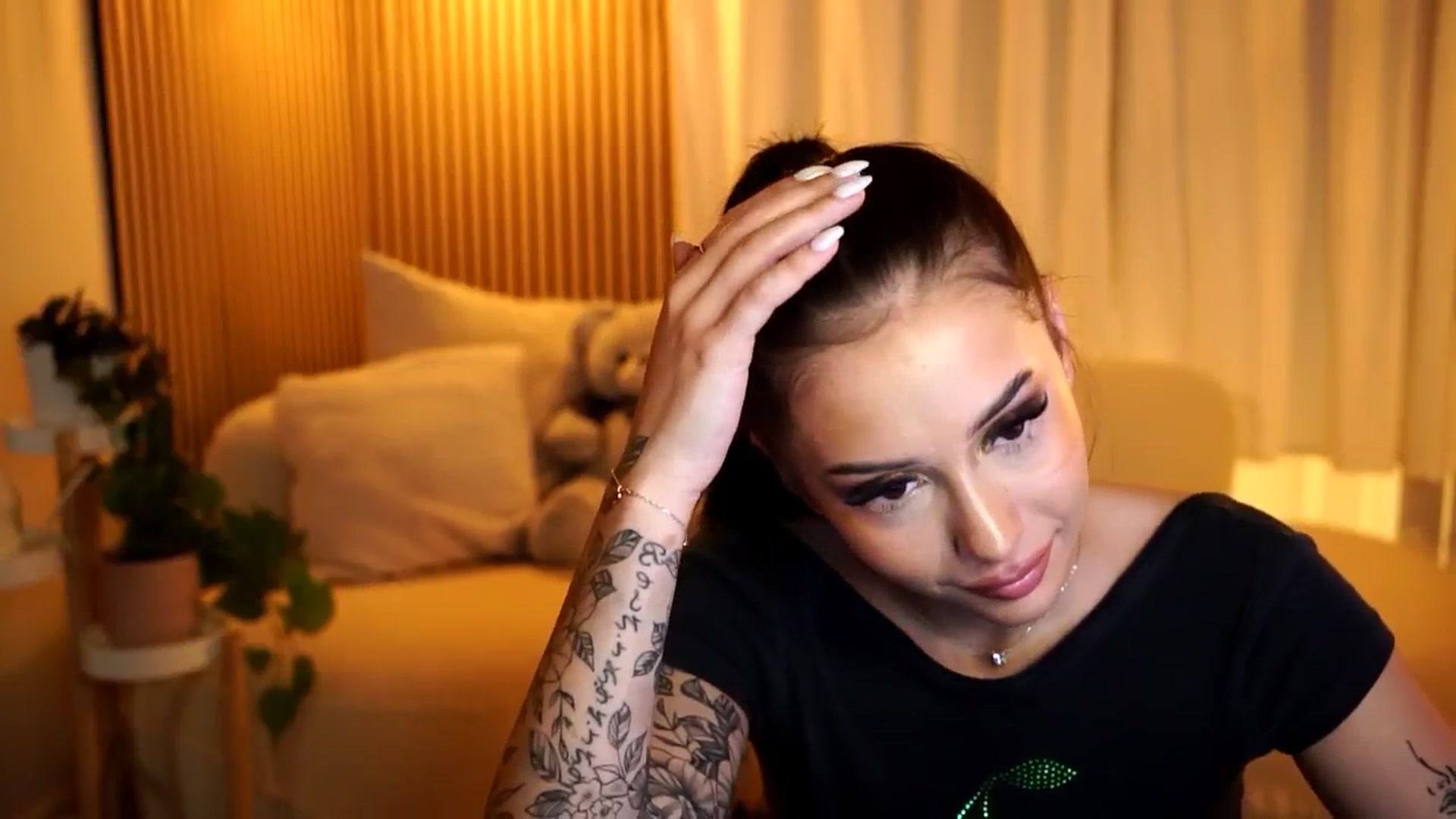 Gallery image thumbnail from Naomii18's myfreecams stream on, 12/05/2024, 19:14 image 3 of 20