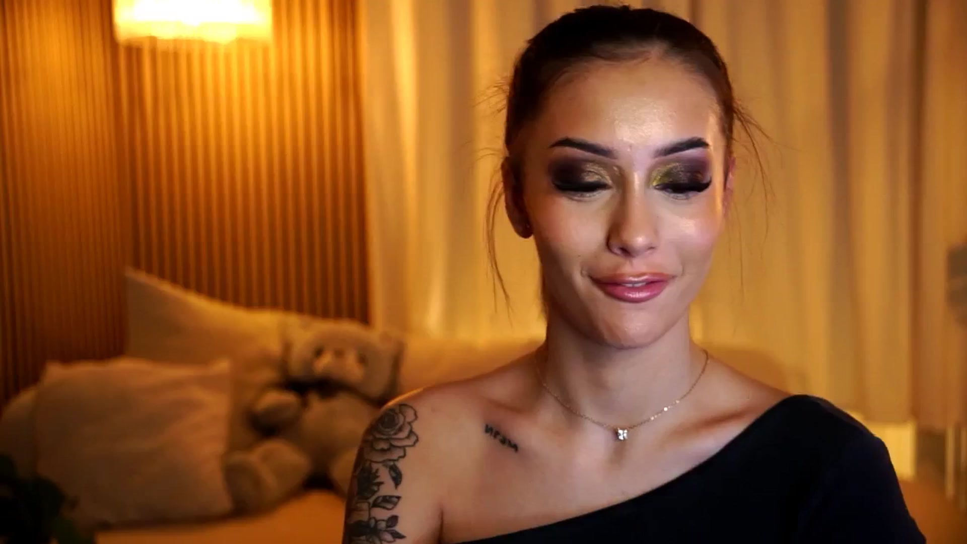 Gallery image thumbnail from Naomii18's myfreecams stream on, 12/05/2024, 20:46 image 18 of 20