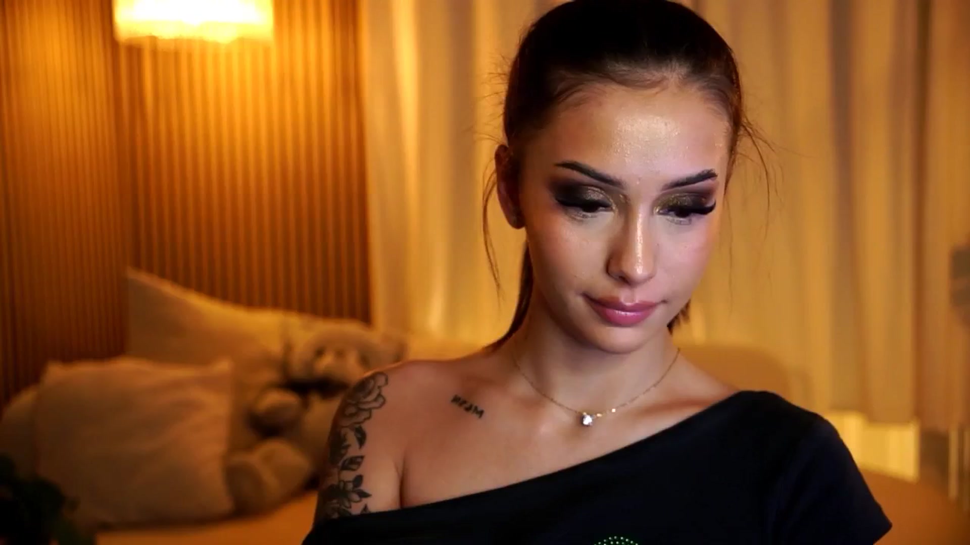 Gallery image thumbnail from Naomii18's myfreecams stream on, 12/05/2024, 20:46 image 15 of 20