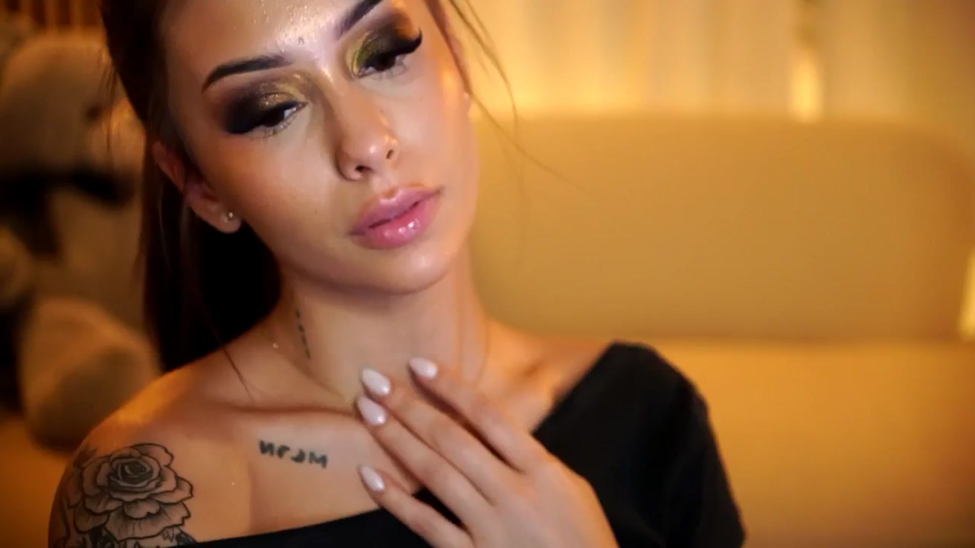 Gallery image thumbnail from Naomii18's myfreecams stream on, 12/05/2024, 22:31 image 7 of 20