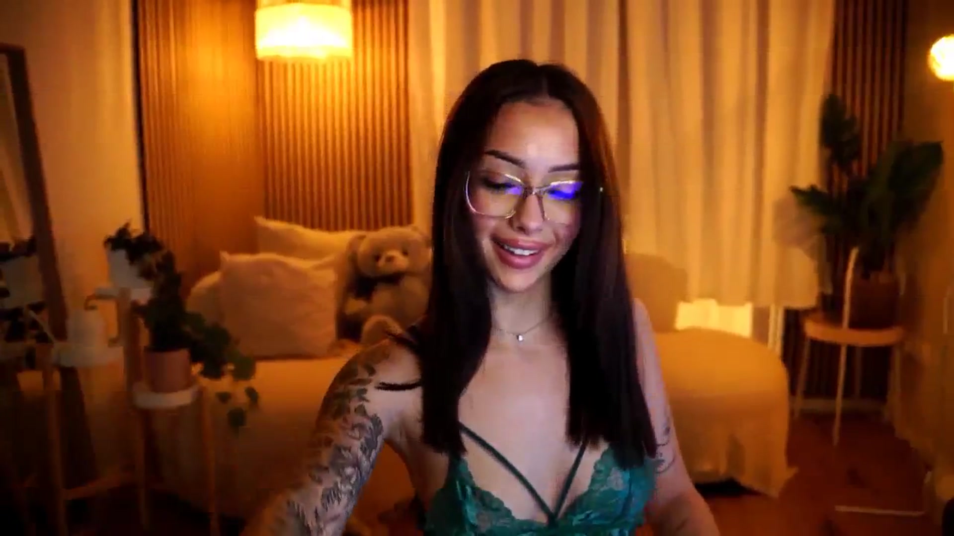 Gallery image thumbnail from Naomii18's myfreecams stream on, 12/06/2024, 15:37 image 16 of 20