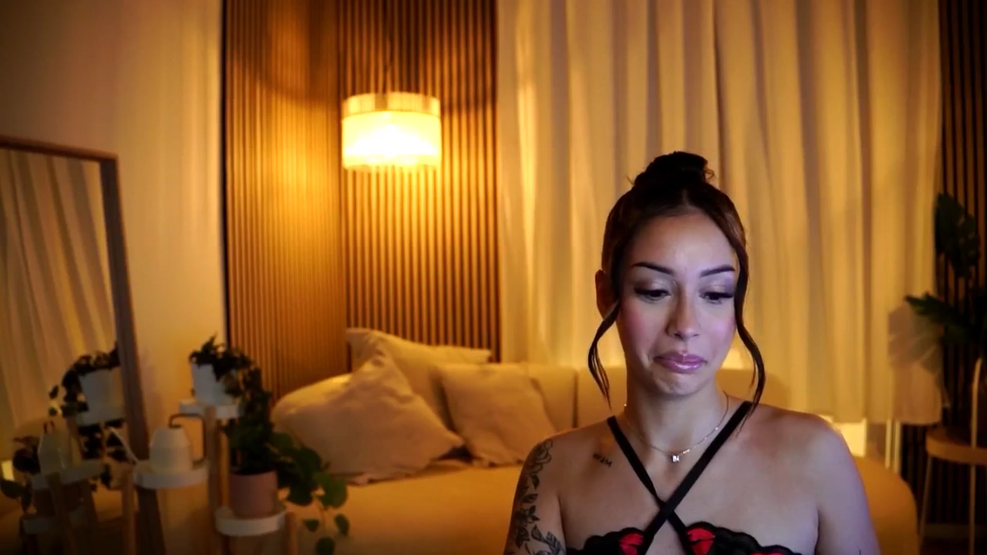Gallery image thumbnail from Naomii18's myfreecams stream on, 12/07/2024, 14:30 image 15 of 20