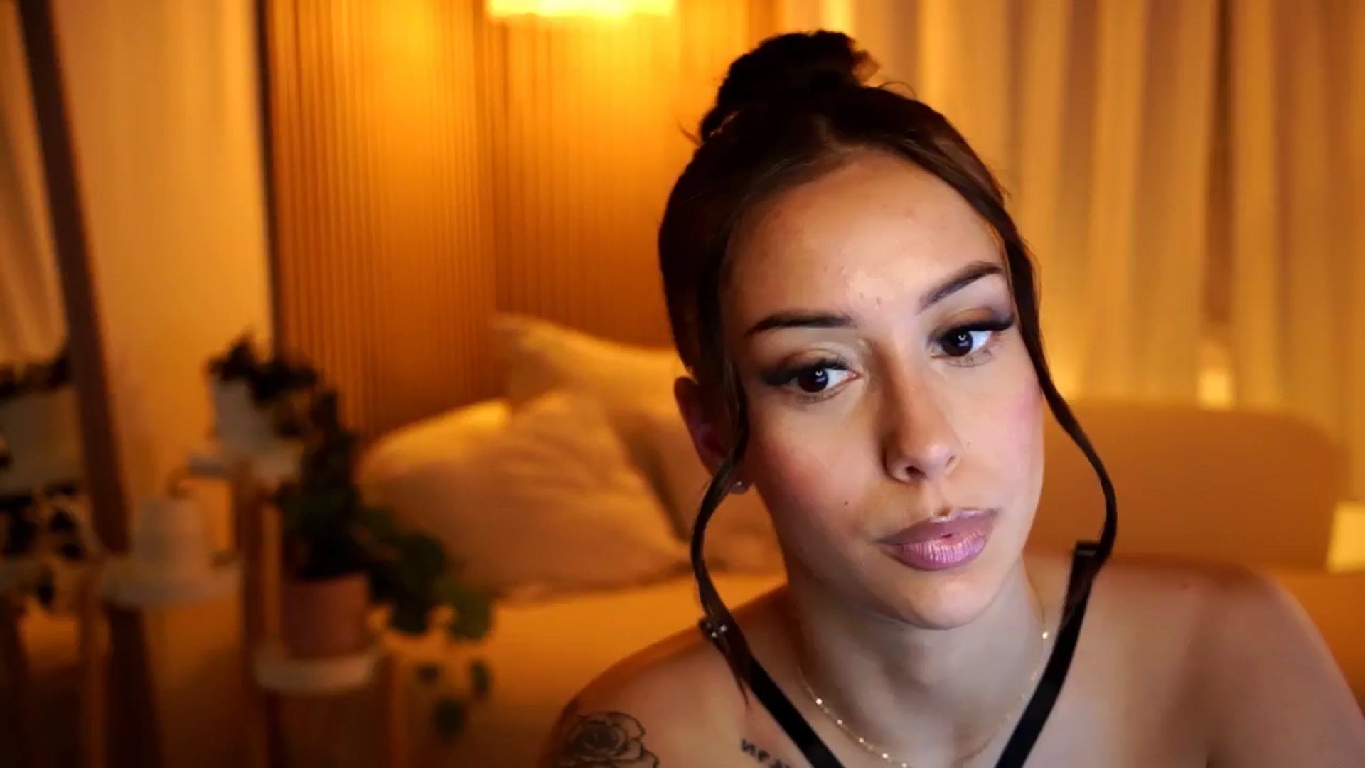 Gallery image thumbnail from Naomii18's myfreecams stream on, 12/07/2024, 16:38 image 2 of 20