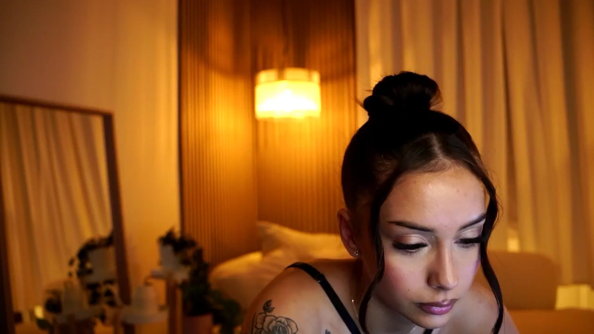 Gallery image thumbnail from Naomii18's myfreecams stream on, 12/07/2024, 16:38 image 17 of 20