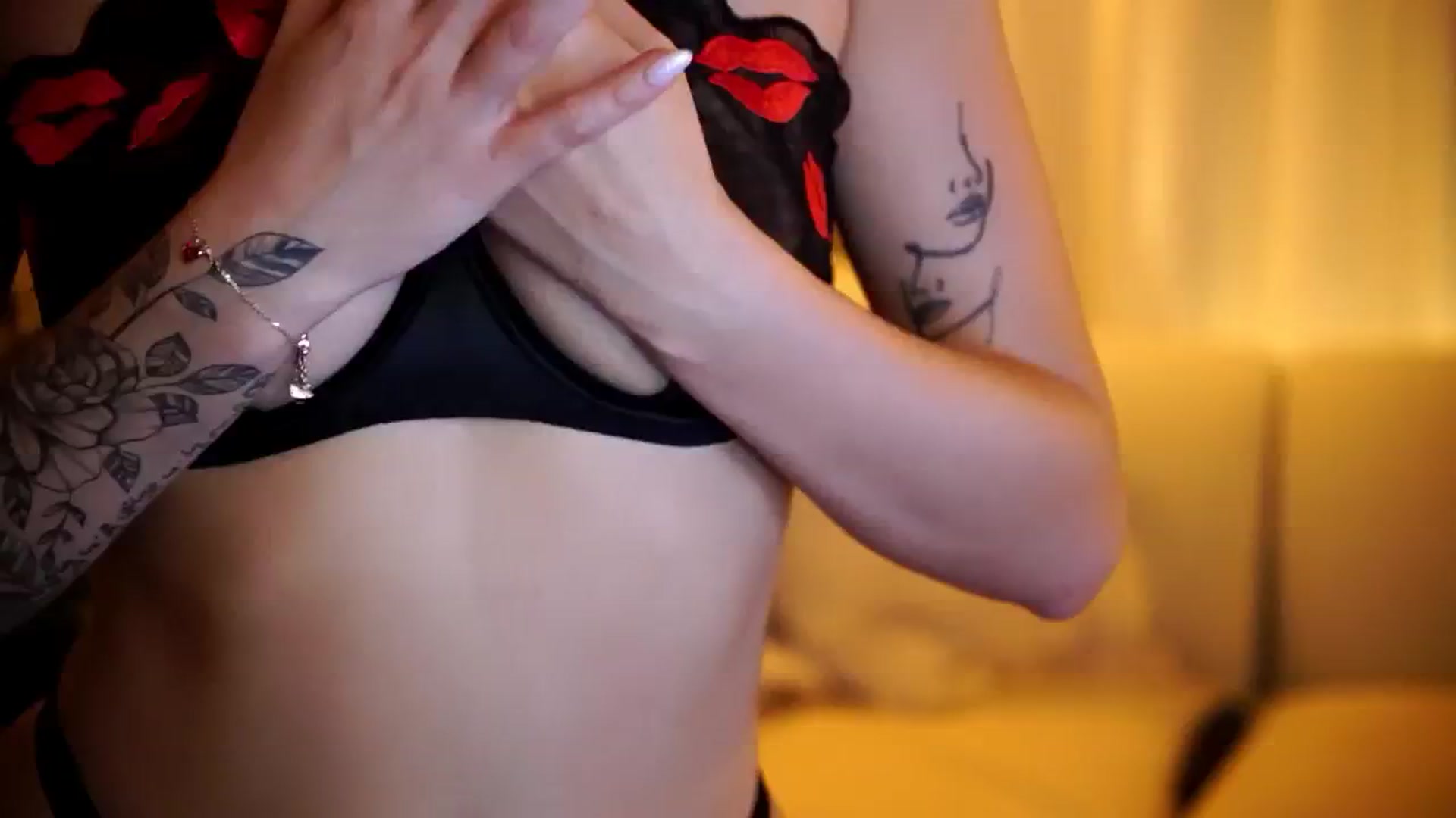 Gallery image thumbnail from Naomii18's myfreecams stream on, 12/07/2024, 16:38 image 7 of 20