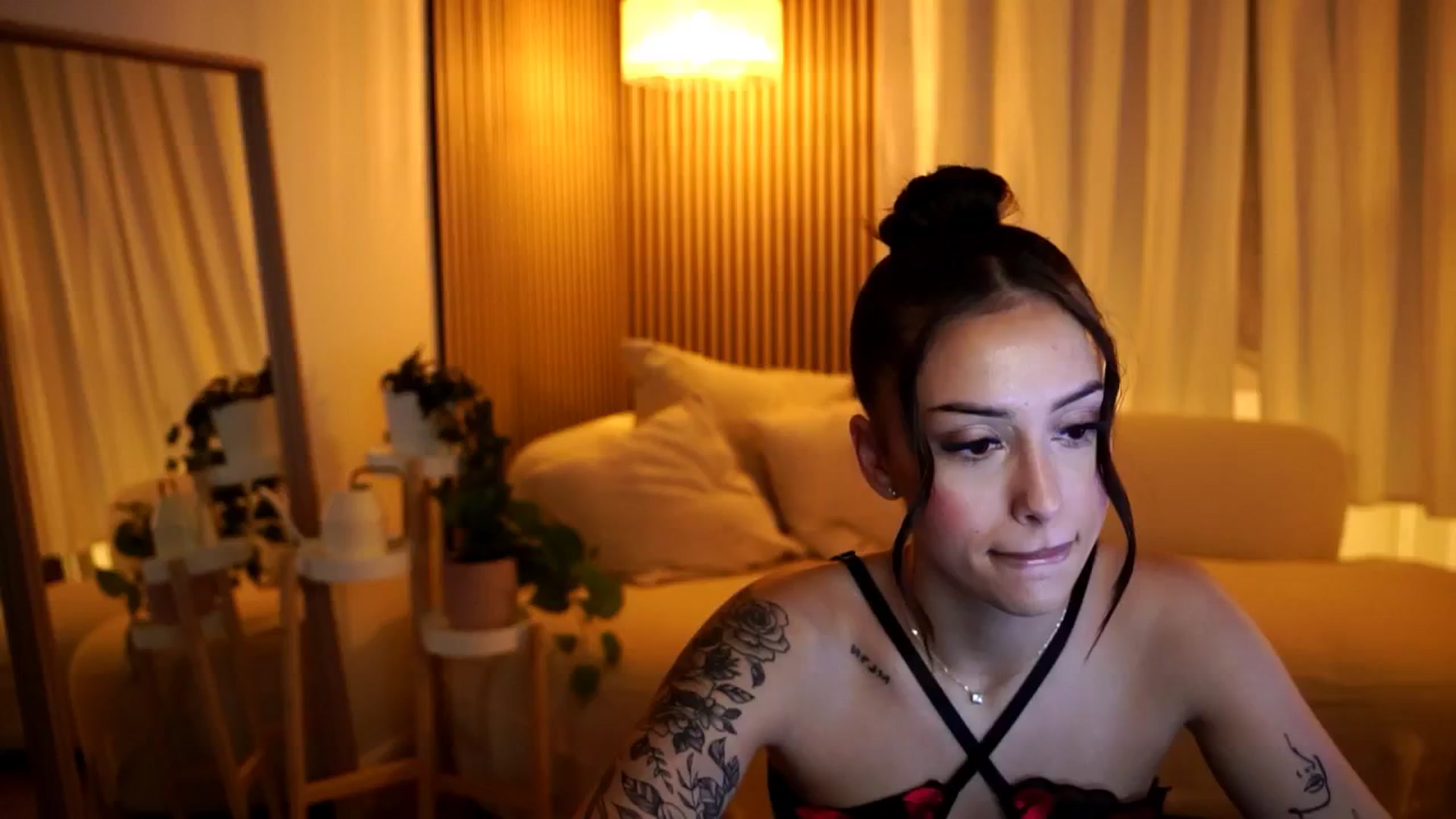 Gallery image thumbnail from Naomii18's myfreecams stream on, 12/07/2024, 16:38 image 18 of 20