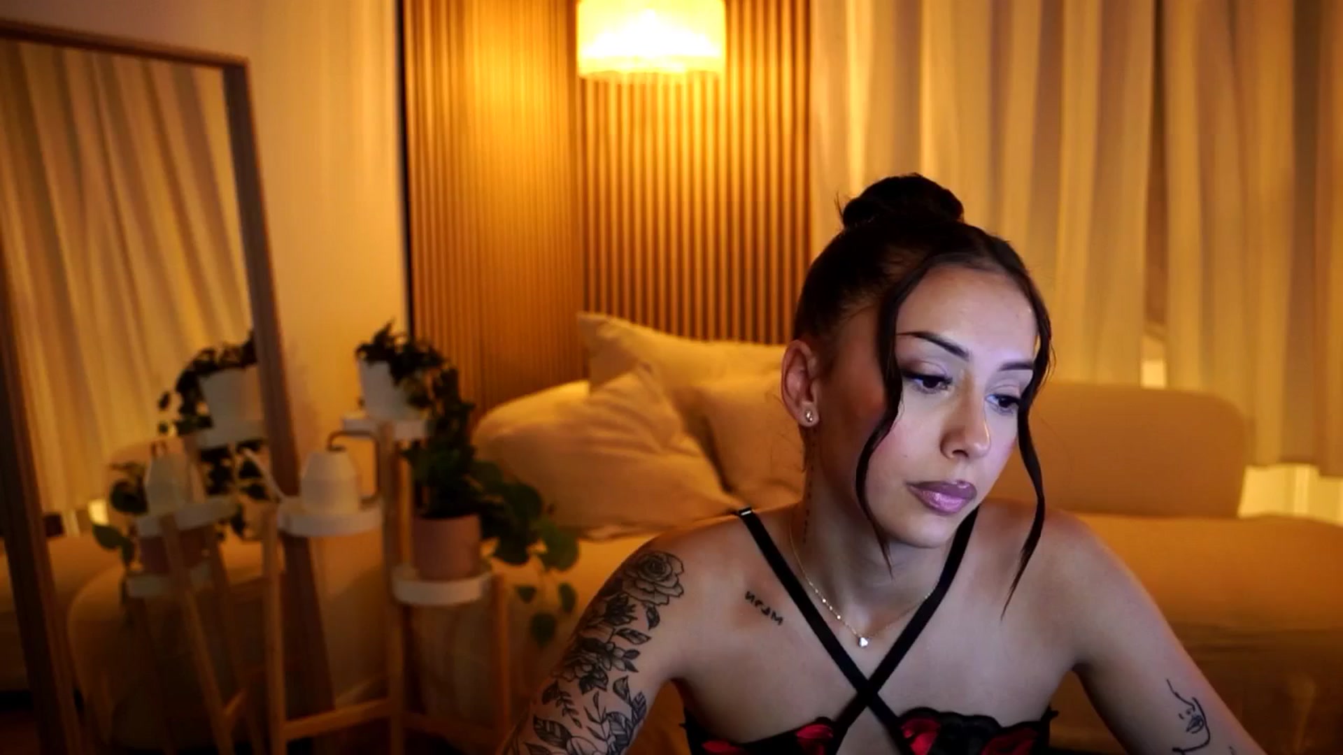 Gallery image thumbnail from Naomii18's myfreecams stream on, 12/07/2024, 16:38 image 19 of 20