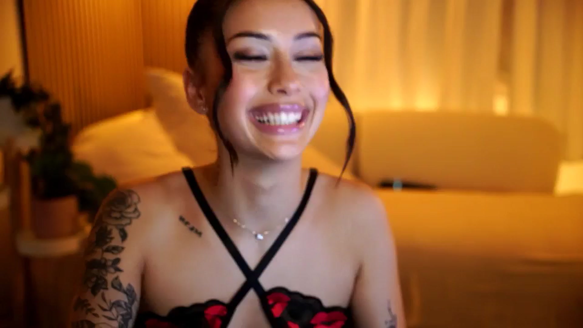 Gallery image thumbnail from Naomii18's myfreecams stream on, 12/07/2024, 17:23 image 16 of 20