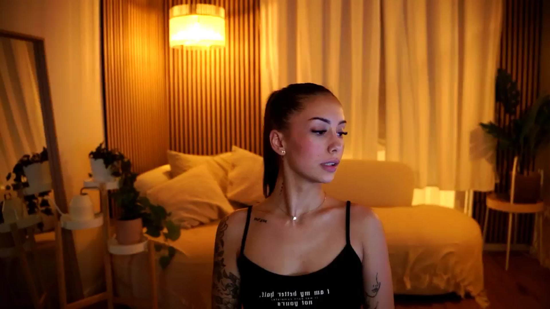 Gallery image thumbnail from Naomii18's myfreecams stream on, 12/08/2024, 17:52 image 3 of 20