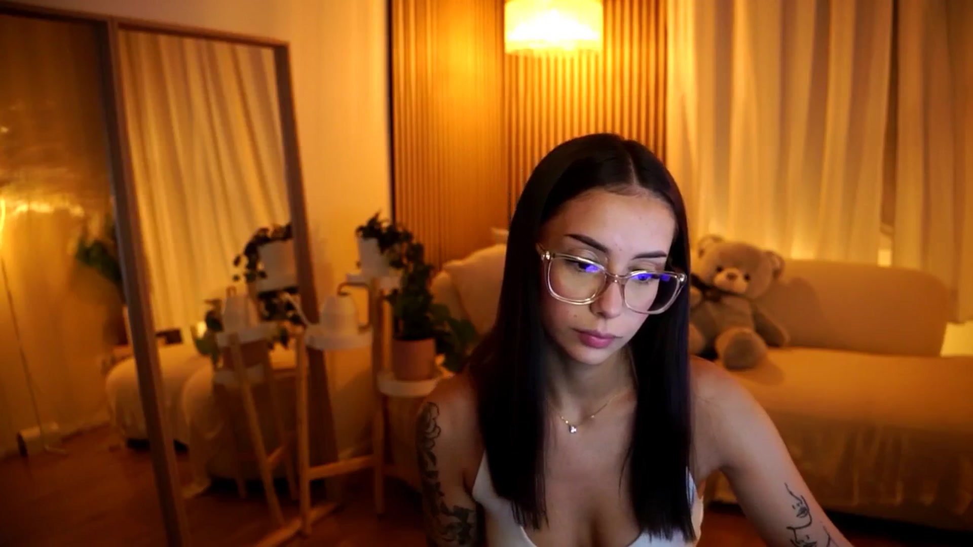 Gallery image thumbnail from Naomii18's myfreecams stream on, 12/09/2024, 16:29 image 4 of 20