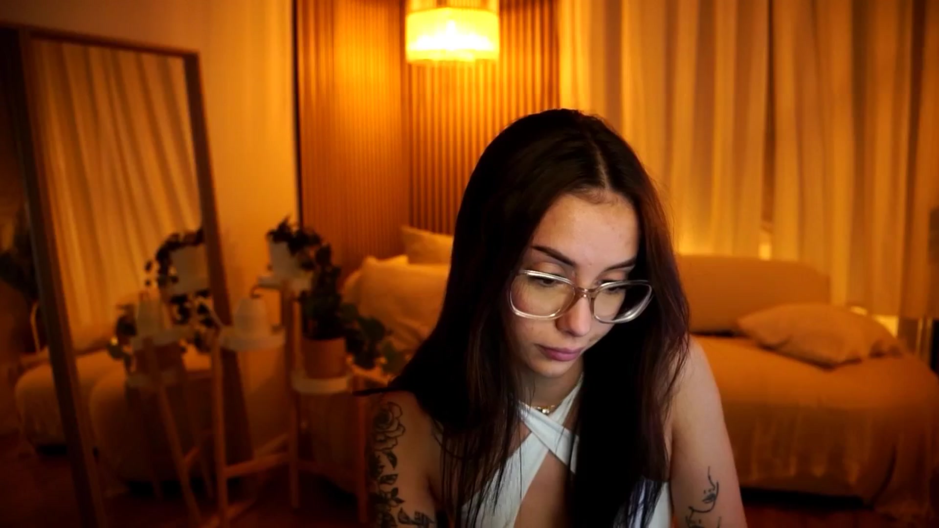Gallery image thumbnail from Naomii18's myfreecams stream on, 12/09/2024, 21:35 image 17 of 20