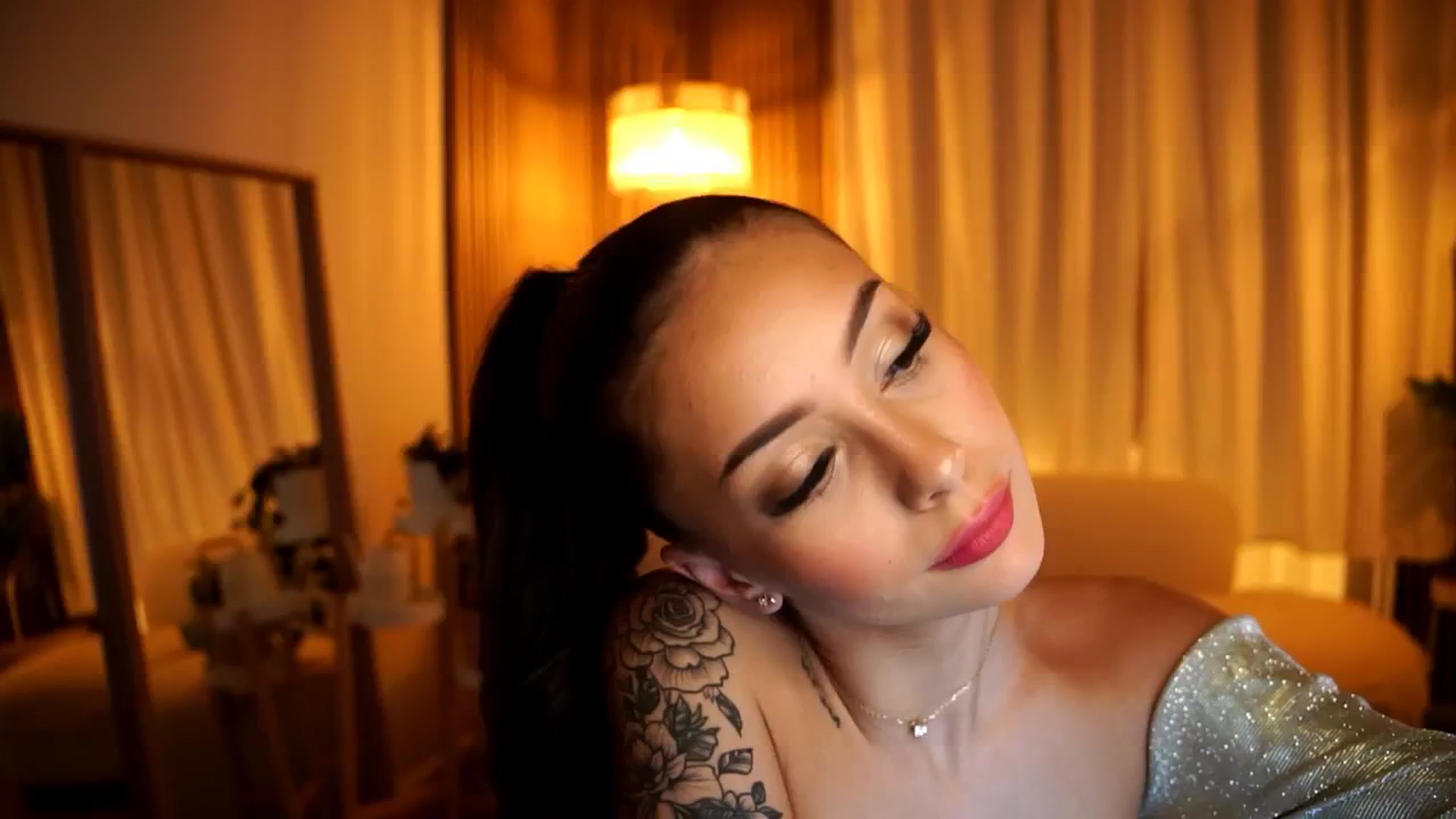 Gallery image thumbnail from Naomii18's myfreecams stream on, 12/13/2024, 17:41 image 3 of 20