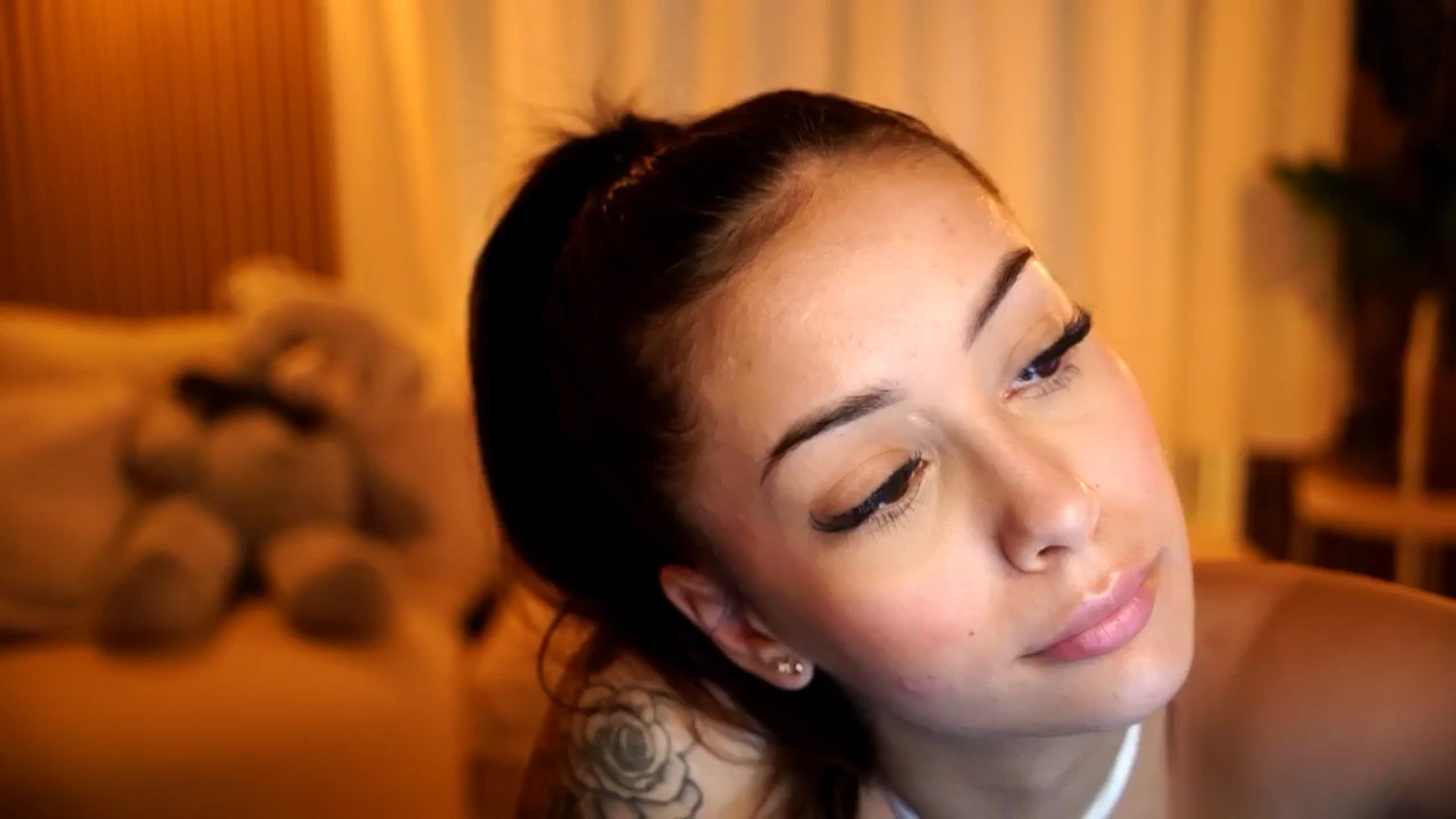 Gallery image thumbnail from Naomii18's myfreecams stream on, 12/16/2024, 15:06 image 9 of 20