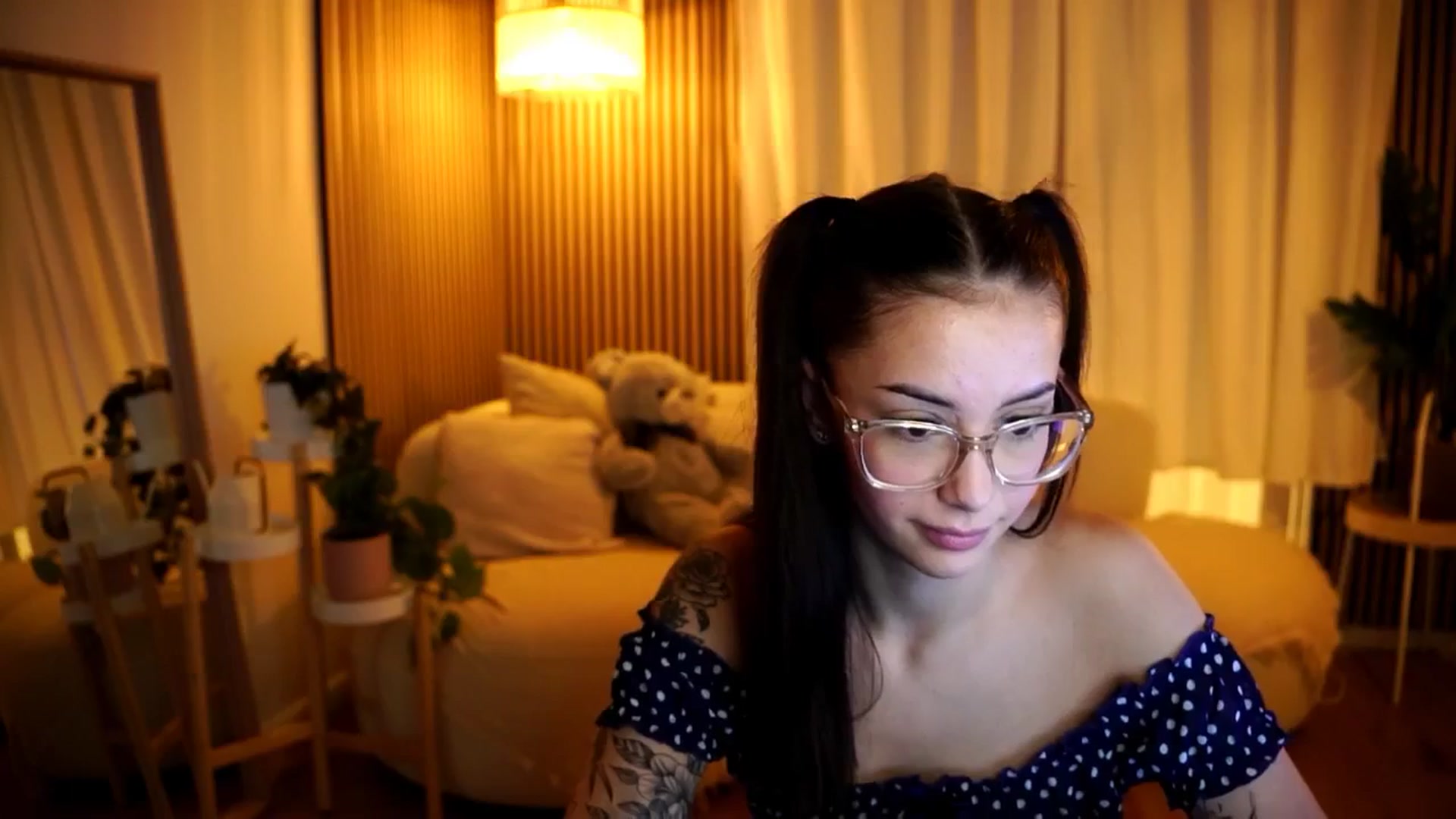 Gallery image thumbnail from Naomii18's myfreecams stream on, 12/17/2024, 15:14 image 17 of 20
