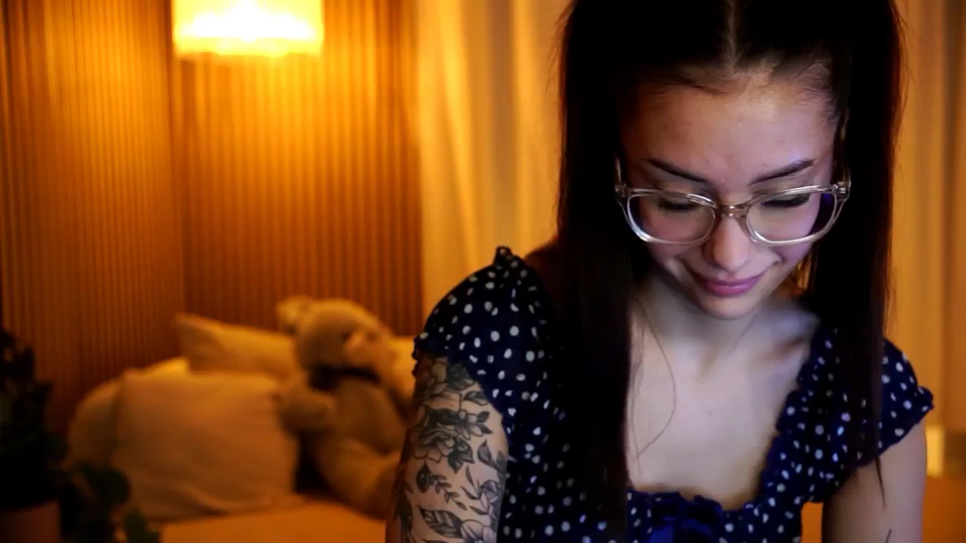 Gallery image thumbnail from Naomii18's myfreecams stream on, 12/17/2024, 15:14 image 10 of 20